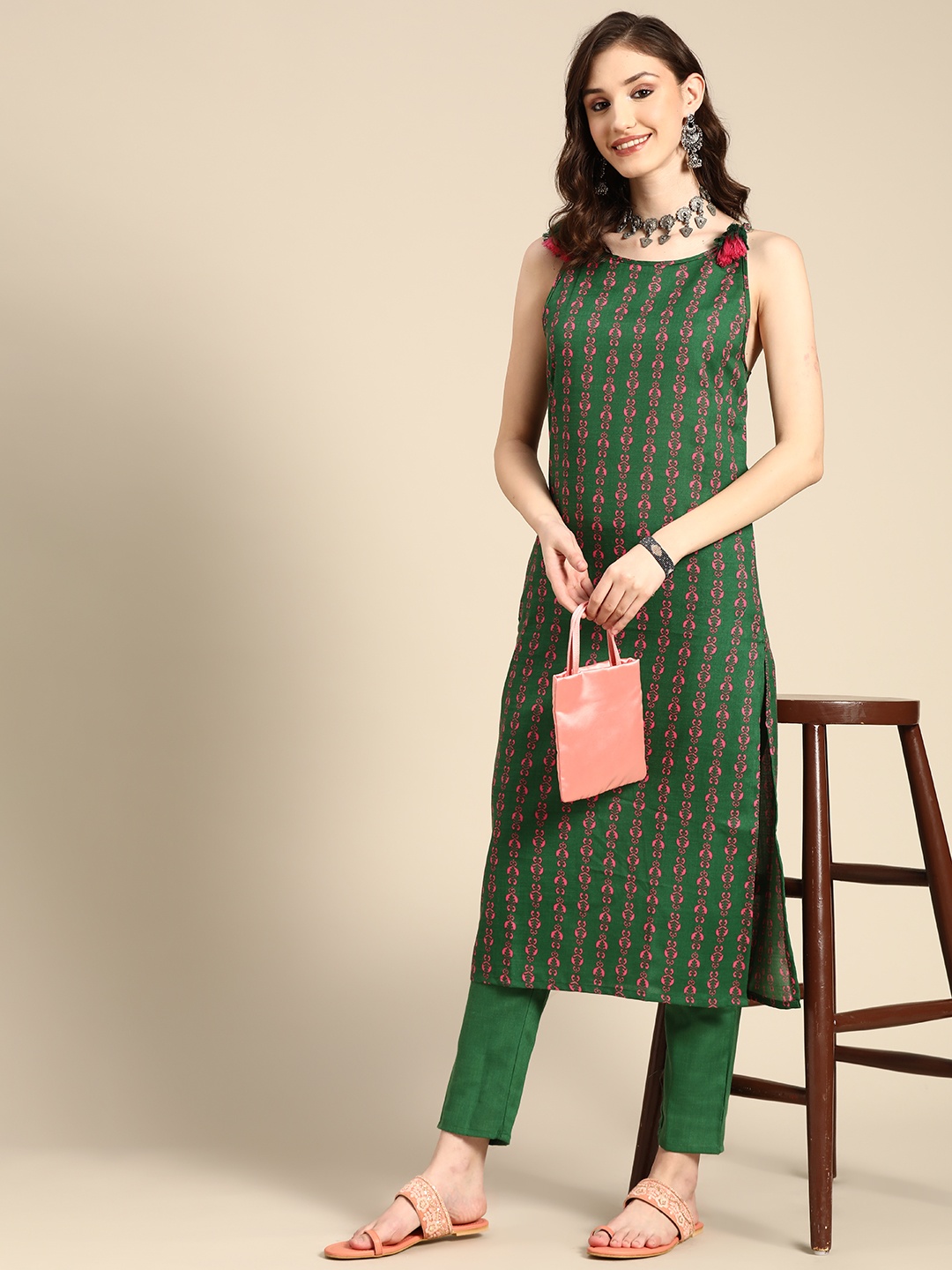 

Sangria Women Green & Pink Ethnic Motifs Print Tasseled Kurta With Trousers