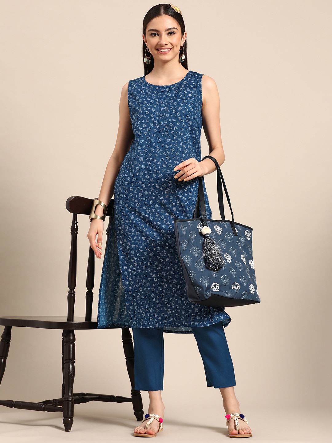 

Sangria Women Blue Floral Printed Kurta with Trousers