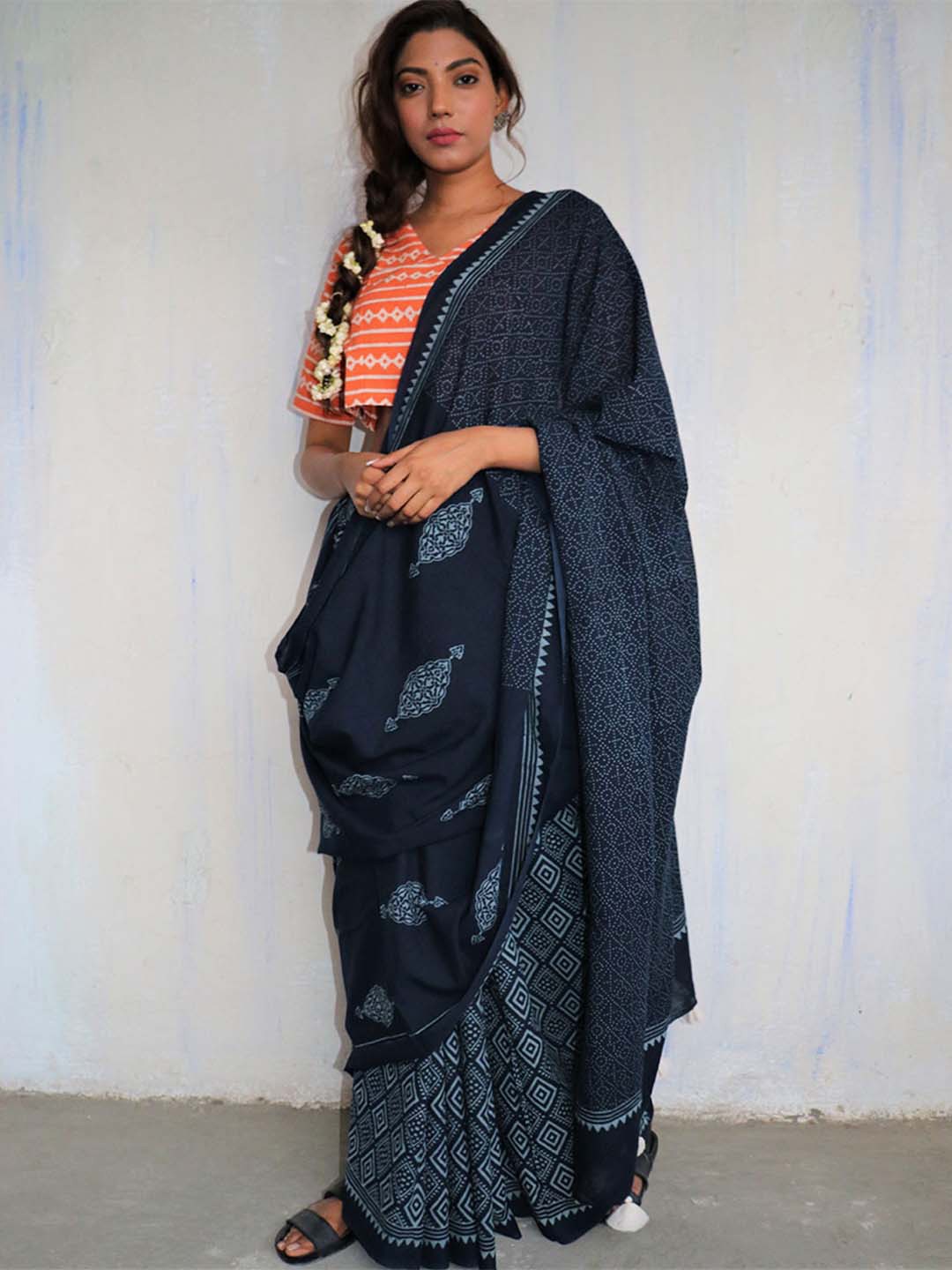 

Chidiyaa Blue Zari Pure Cotton Saree