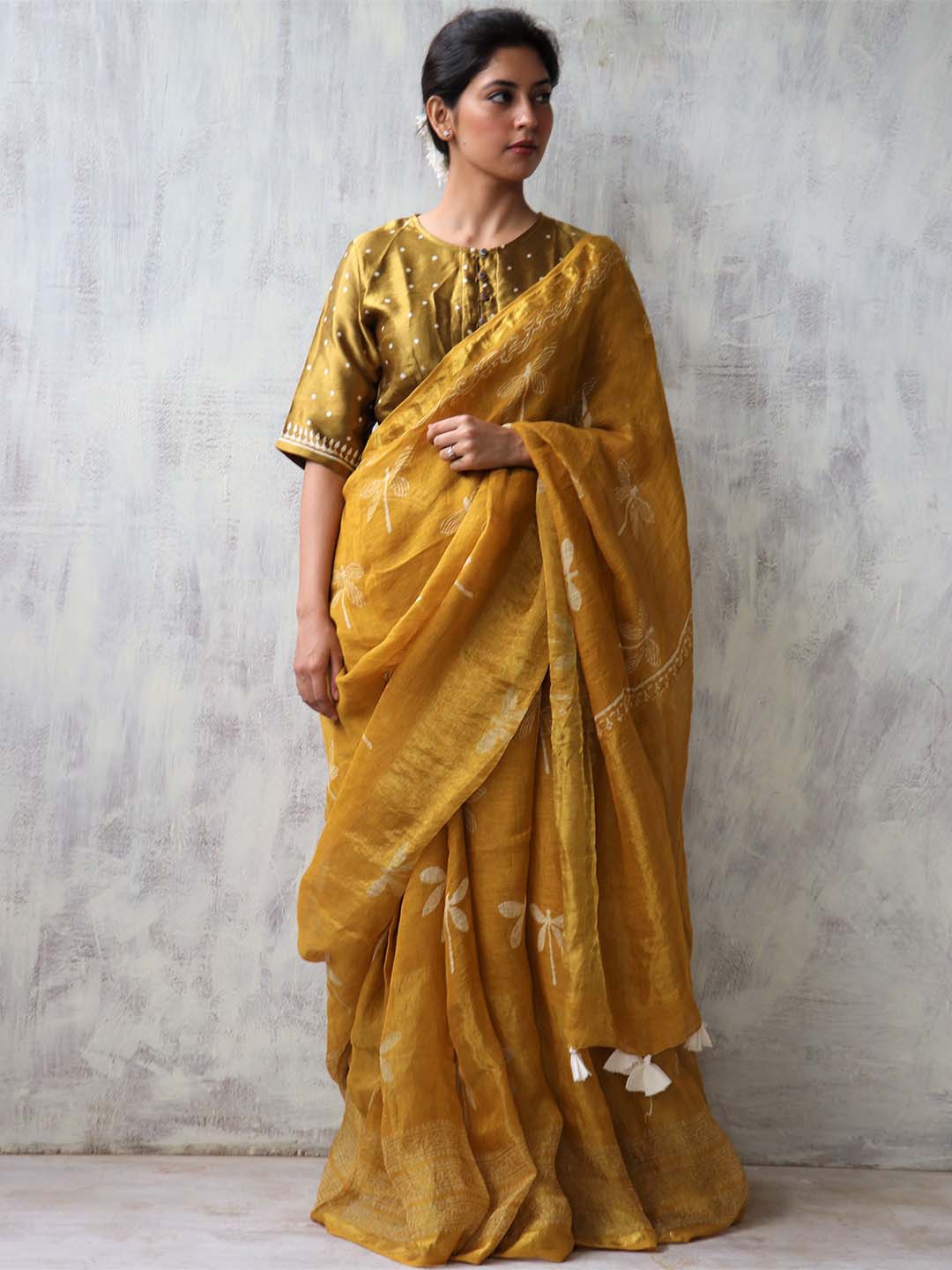 

Chidiyaa Yellow & Cream-Coloured Pure Linen Saree