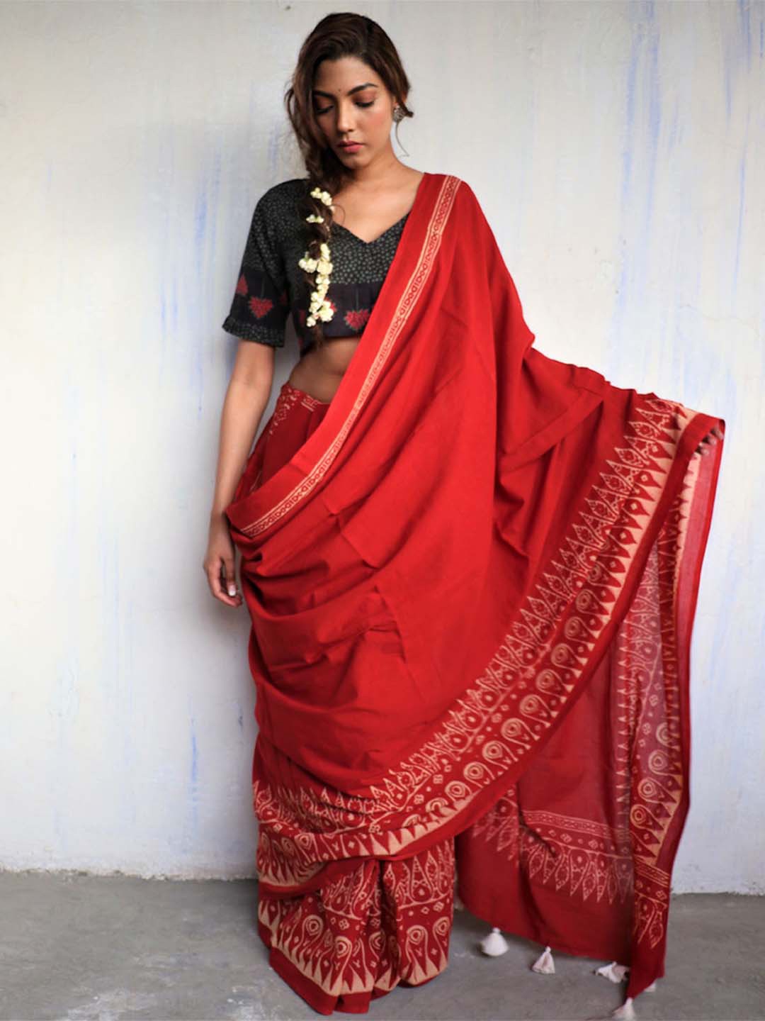 

Chidiyaa Red & Yellow Floral Pure Cotton Saree