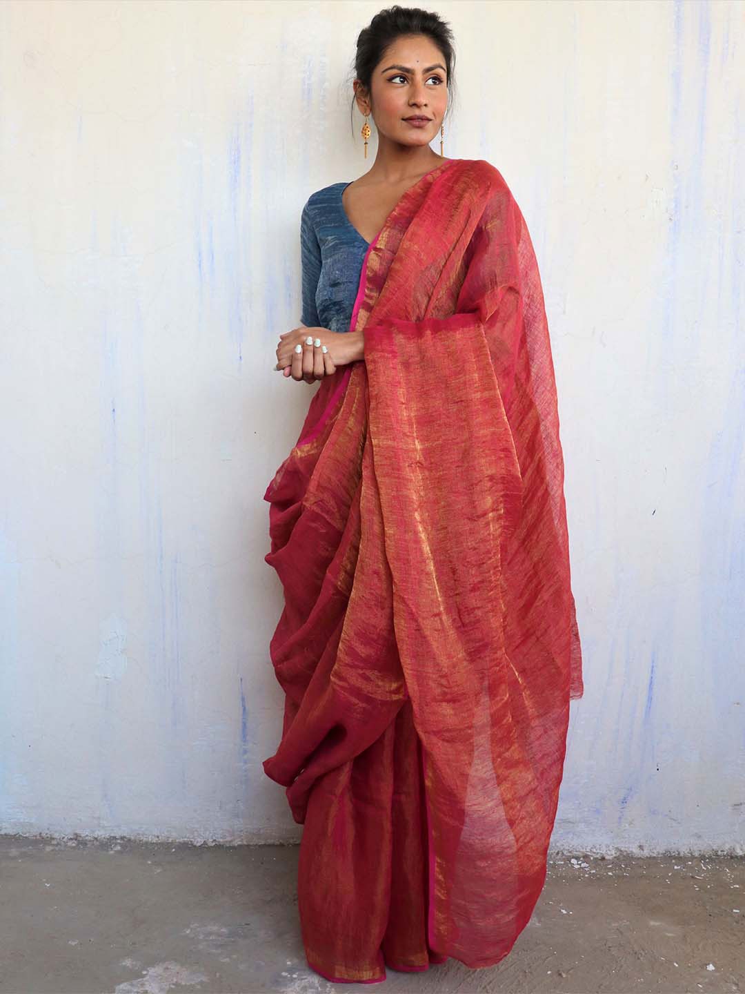 

Chidiyaa Pink & Gold-Toned Pure Linen Saree