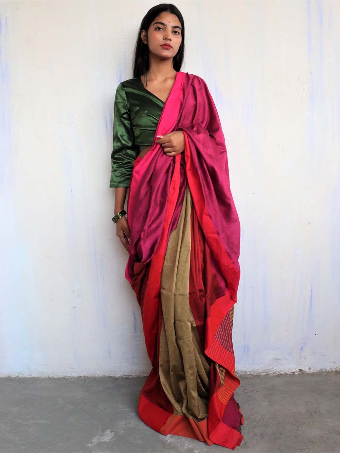 

Chidiyaa Beige & Pink Colourblocked Saree