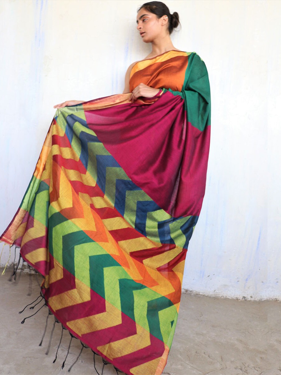 

Chidiyaa Orange & Green Colourblocked Saree