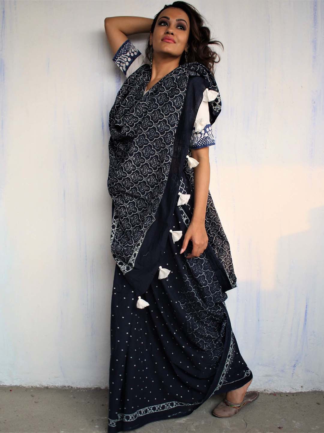 

Chidiyaa Blue & White Ethnic Motifs Pure Cotton Saree