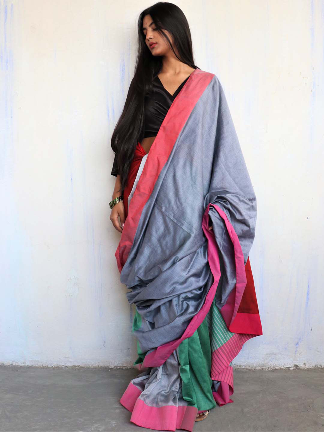 

Chidiyaa Grey & Pink Colourblocked Saree
