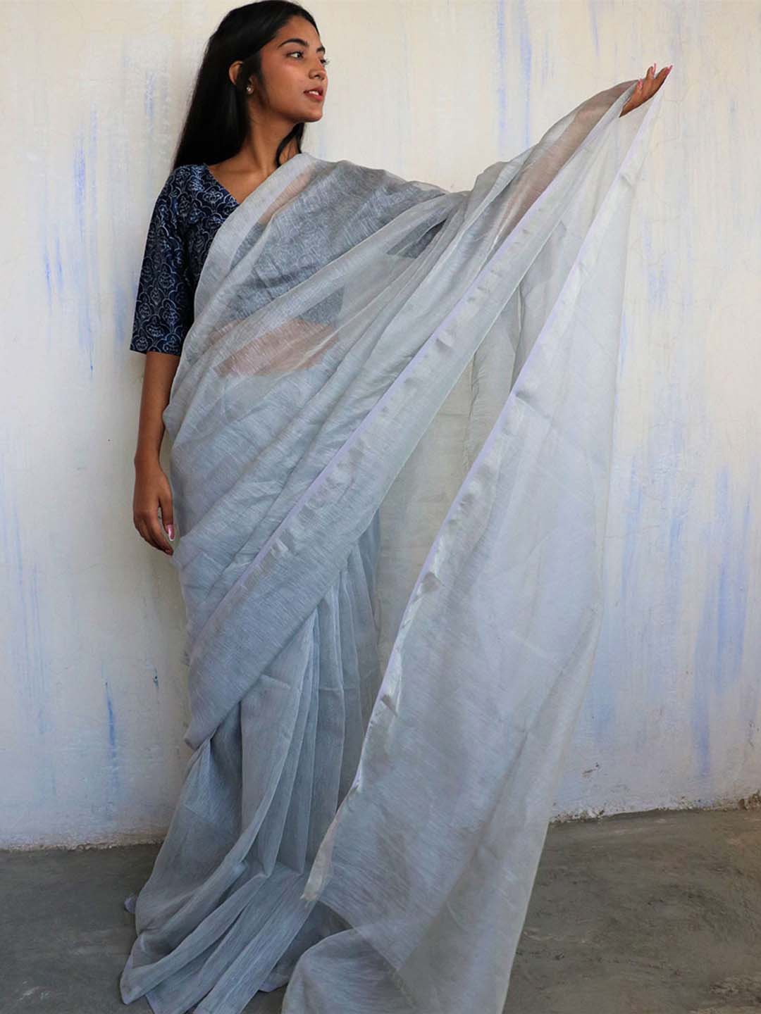 

Chidiyaa Grey & Silver-Toned Zari Pure Linen Saree