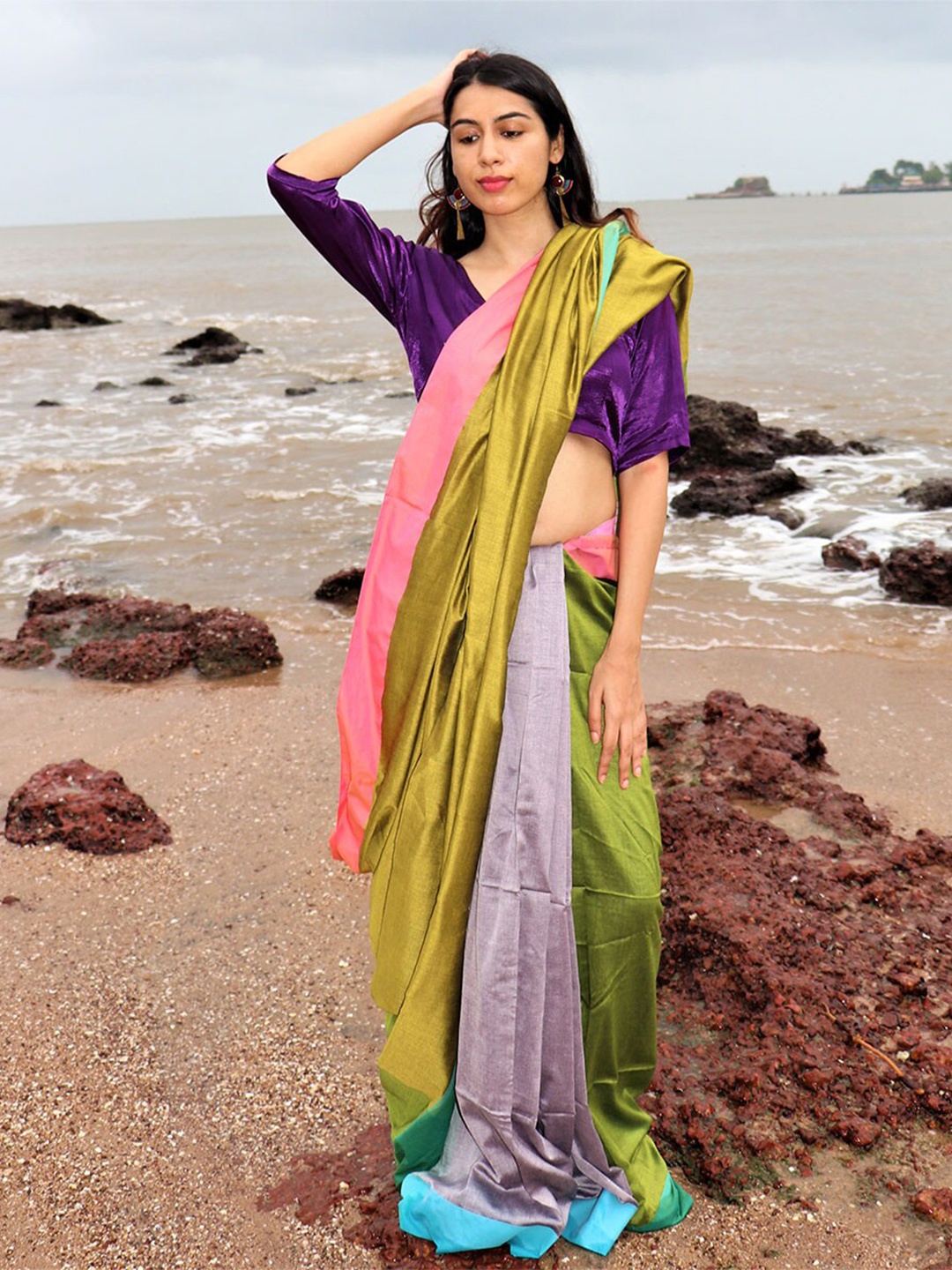 

Chidiyaa Blue & Green Colourblocked Saree