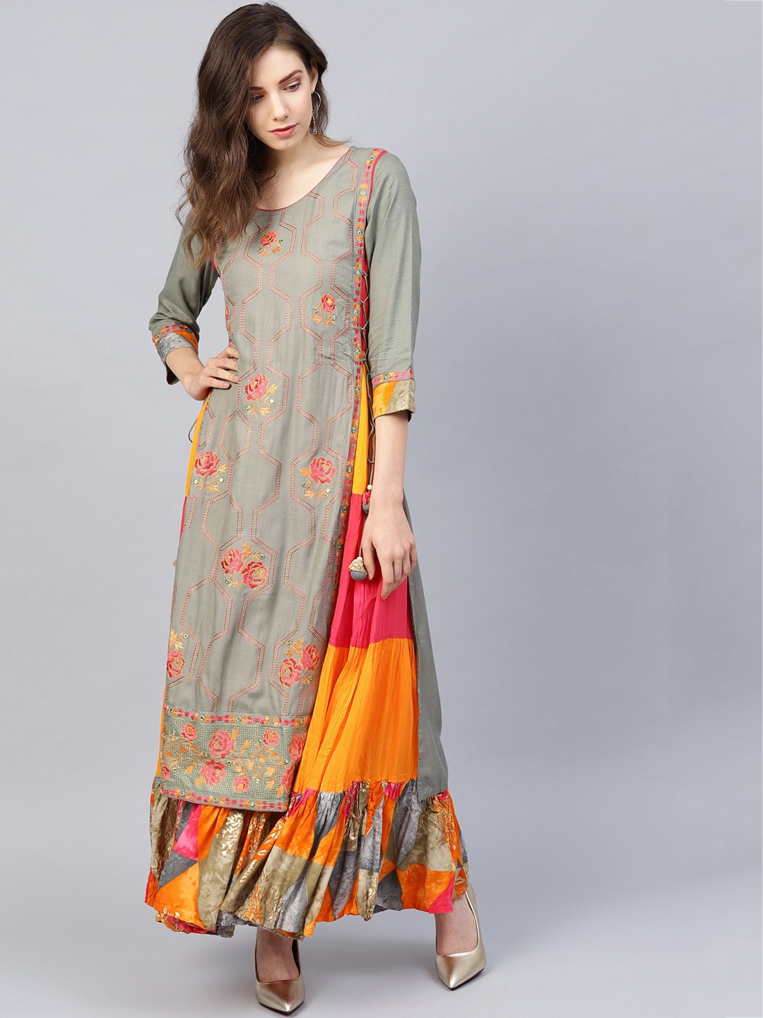

Ishin Women Grey & Pink Floral Embroidered Thread Work Kurta