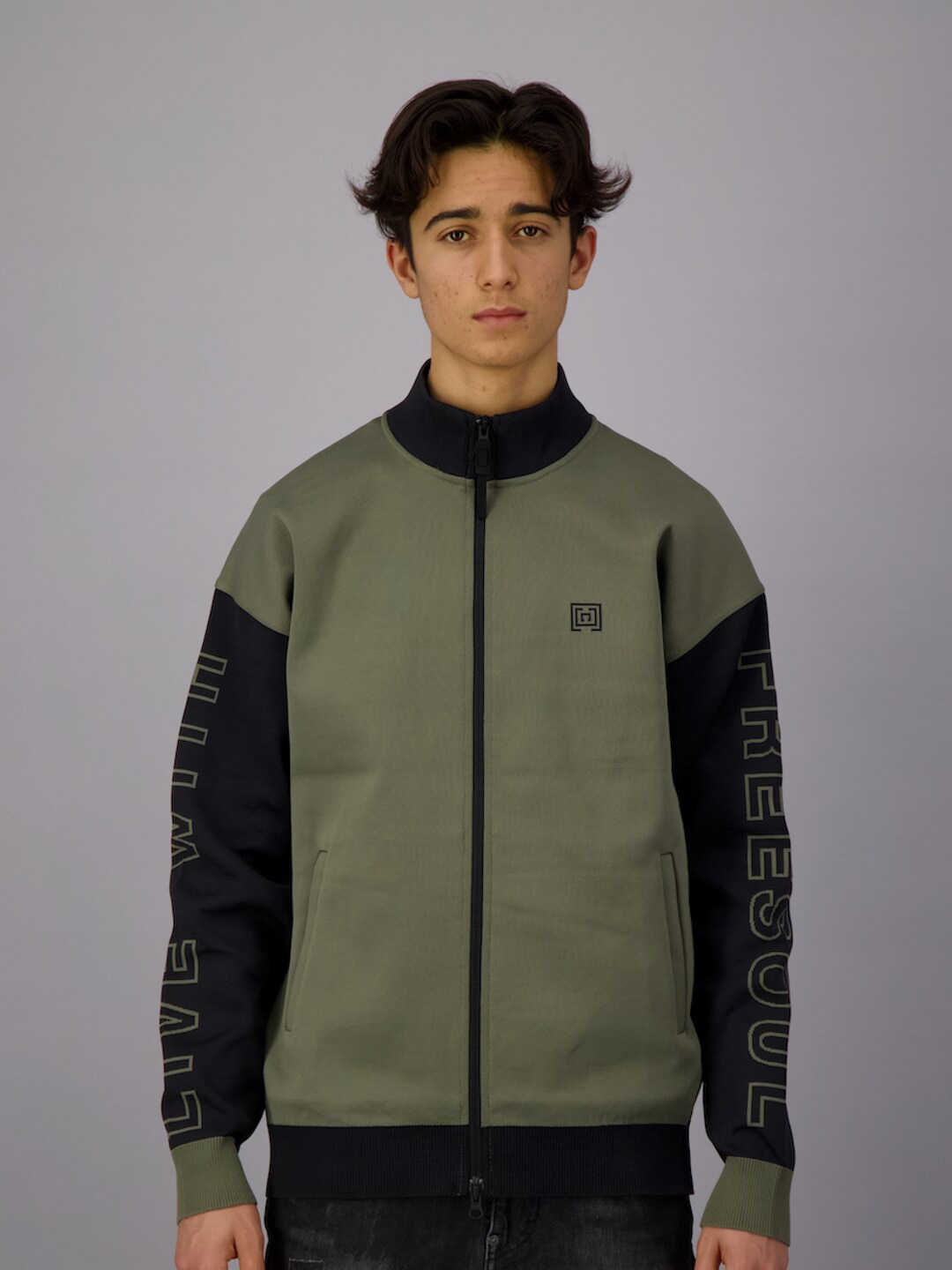 

FREESOUL Men Green Colourblocked Sweatshirt
