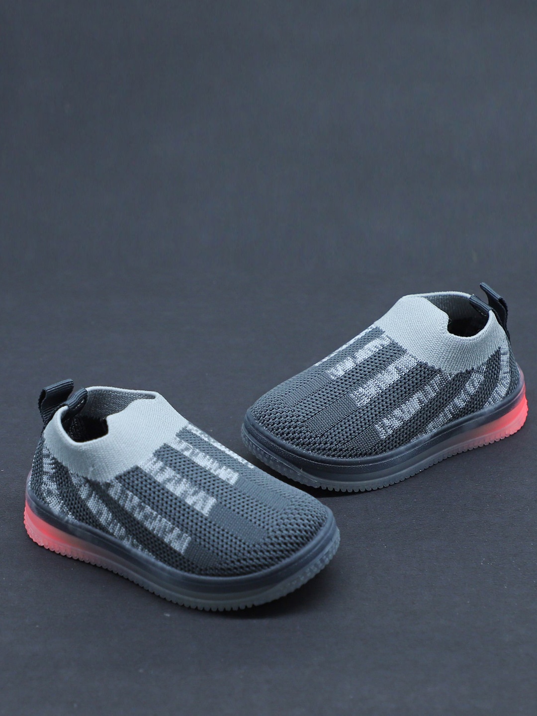 

FEETWELL SHOES Unisex Kids Grey Printed Slip-On Sneakers