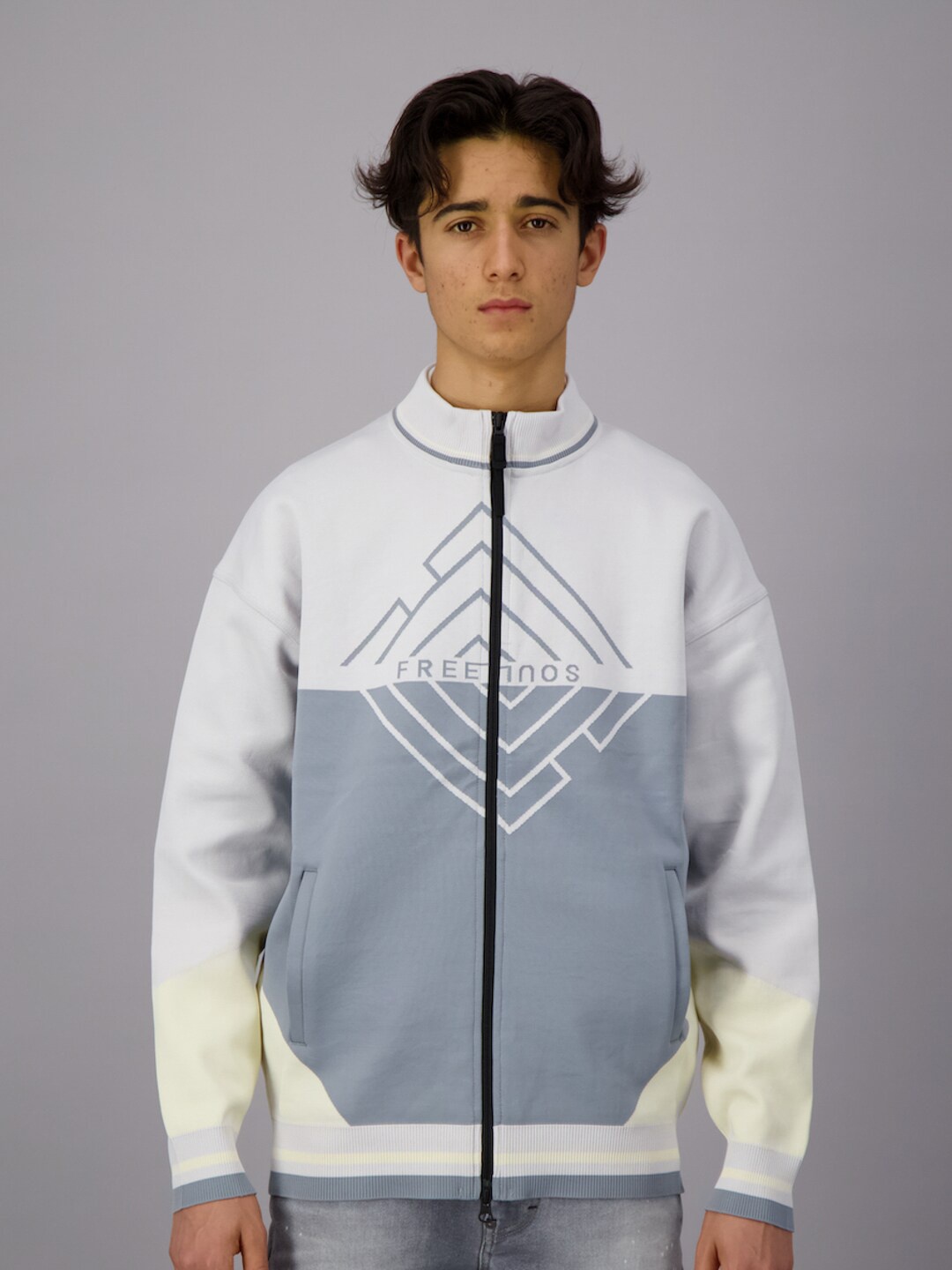 

FREESOUL Men Grey Colourblocked Sweatshirt