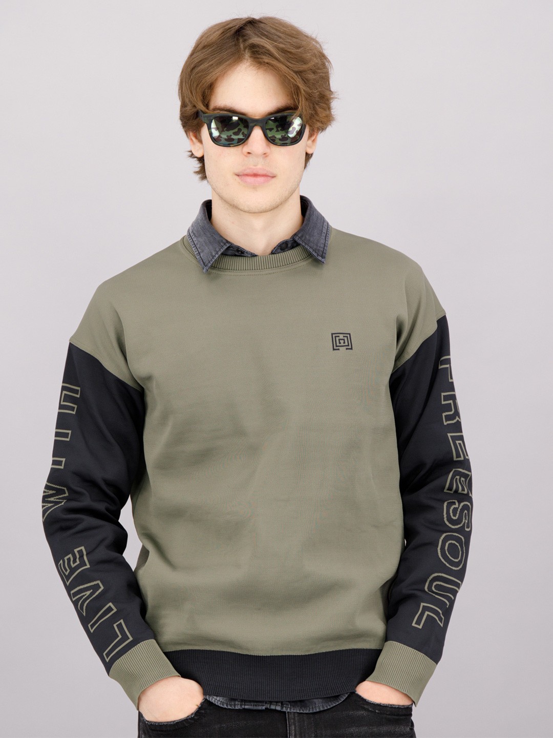

FREESOUL Men Green Colourblocked Sweatshirt
