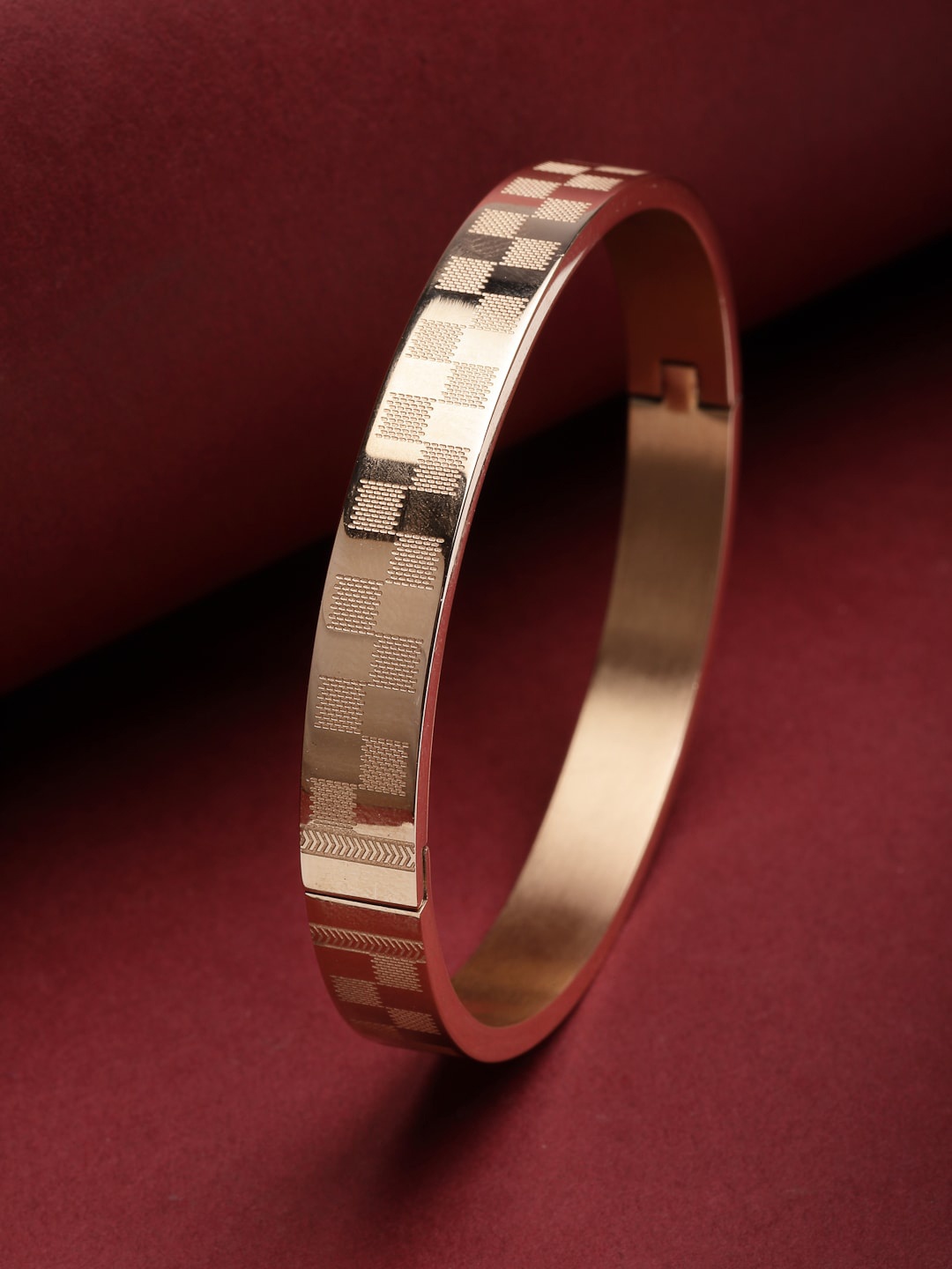 

VOGUE PANASH Men Gold-Toned Brass Gold-Plated Kada Bracelet
