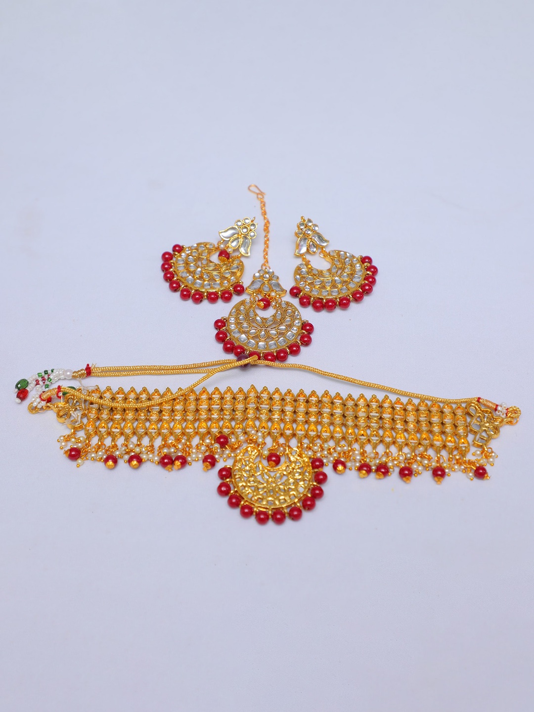 

Swarajshop Women Gold-Plated White & Maroon Kundan-Studded & Pearl Beaded Jewellery Set