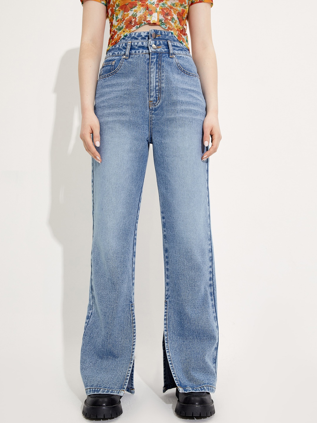 

URBANIC Women Blue Low Distress Heavy Fade Jeans