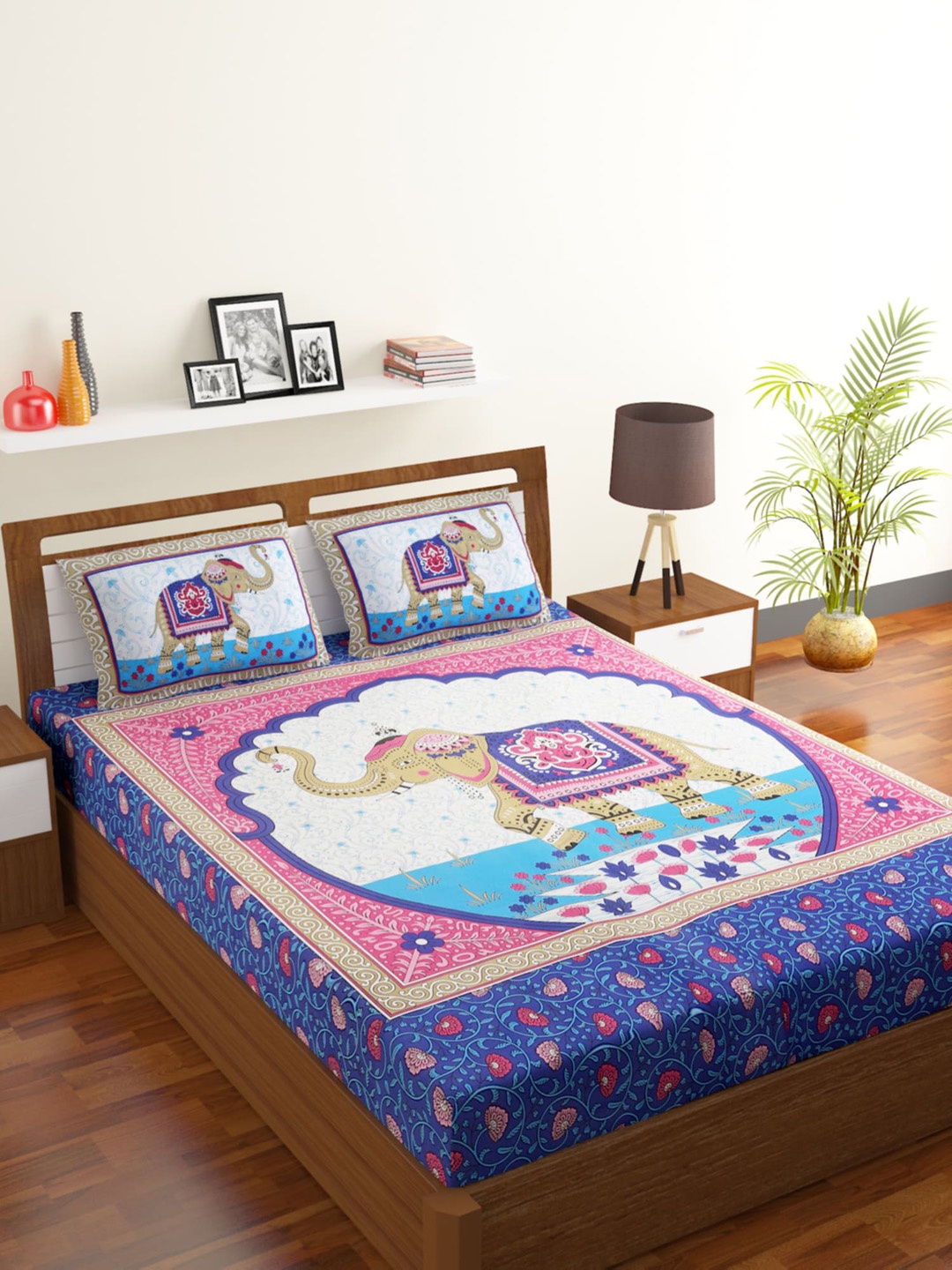 

Rubix Home Blue & White Graphic 104 TC Queen Bedsheet with 2 Pillow Covers