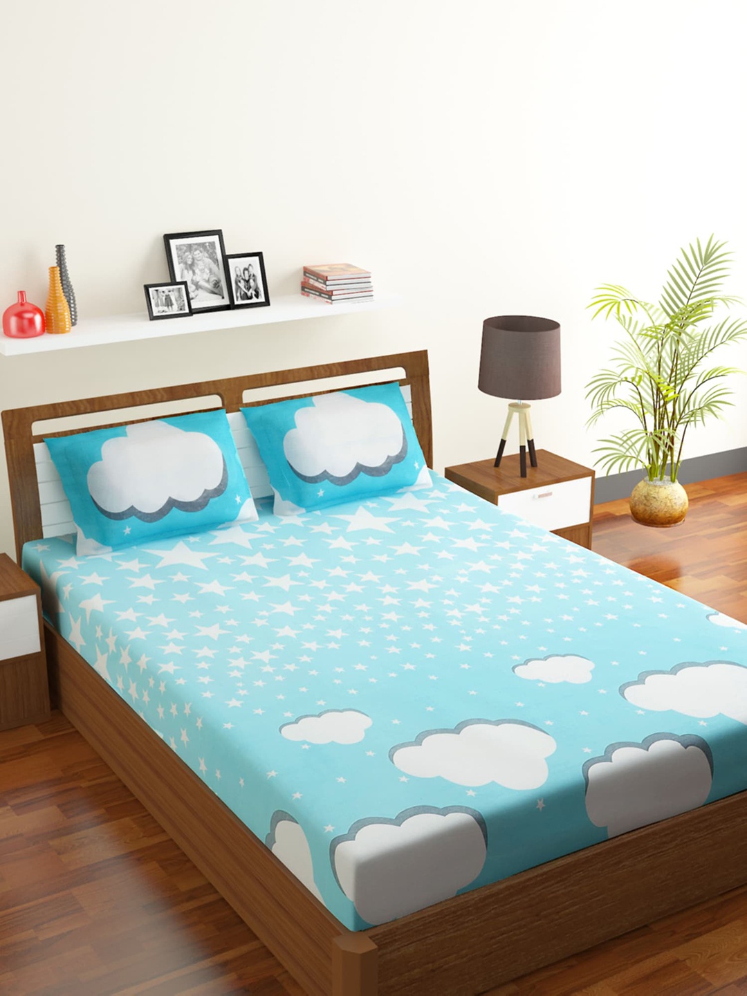 

Rubix Home Blue & White 104 TC Queen Bedsheet with 2 Pillow Covers