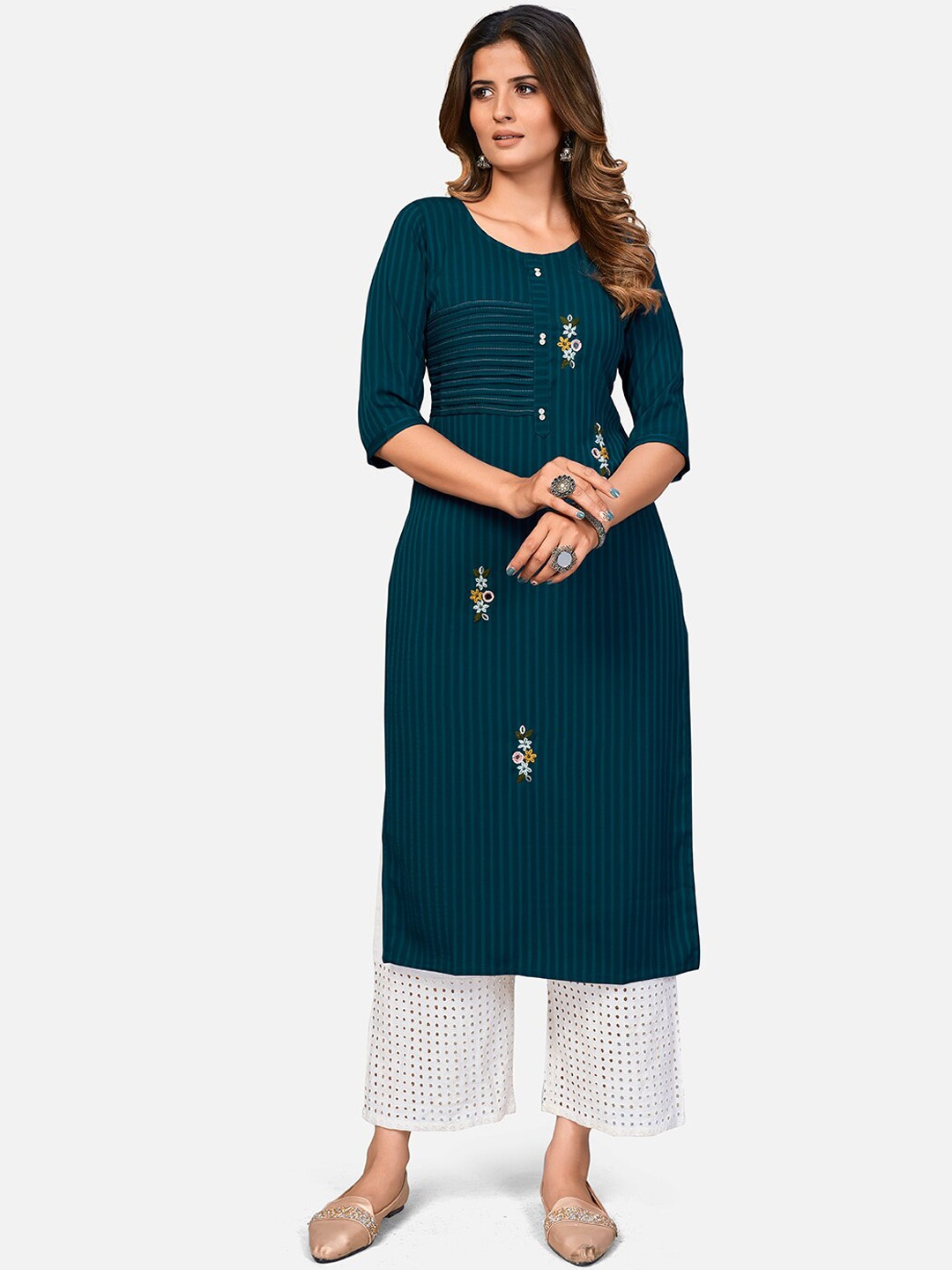 

Vbuyz Women Teal & White Embroidered Kurta