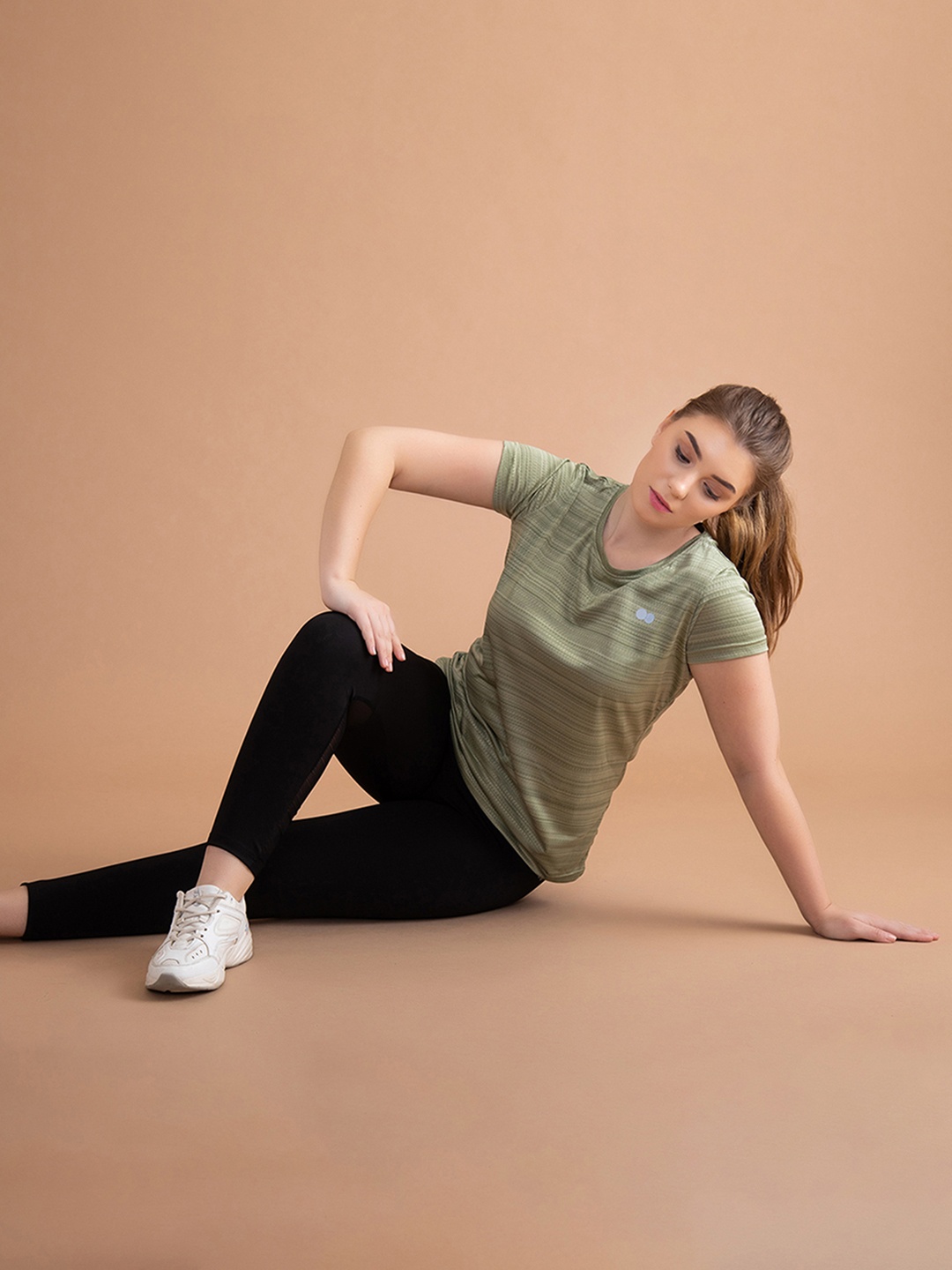 

Clovia Women Olive Green Comfort-Fit Active T-shirt