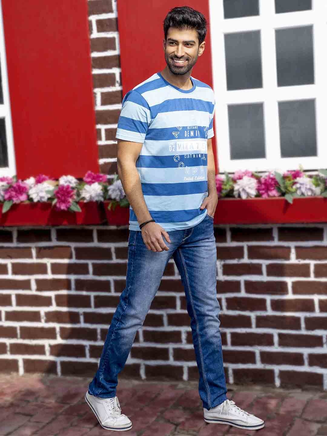 

V-Mart Men Blue Striped Slim Fit T-shirt
