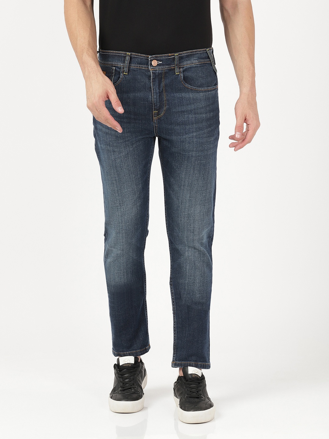

Lee Men Blue Anton Relaxed Fit Low Distress Heavy Fade Stretchable Jeans