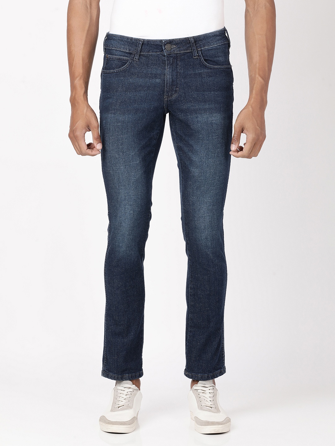 

Wrangler Men Blue Skanders Slim Fit Low-Rise Light Fade Stretchable Jeans