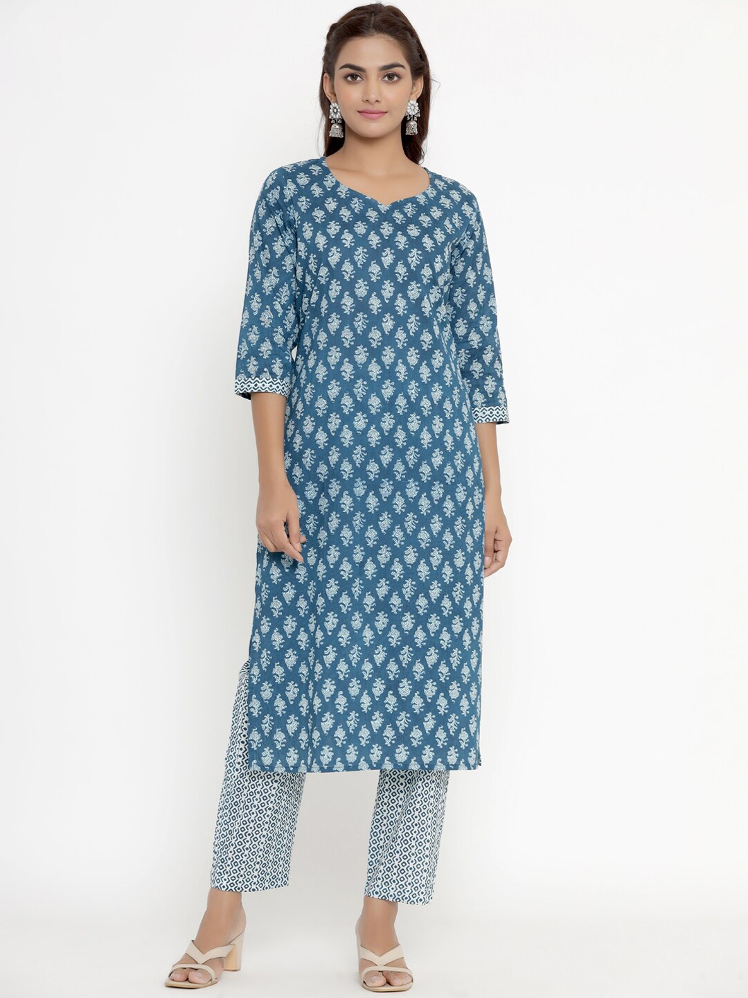 

MIRAVAN Women Blue Floral Printed Pure Cotton Kurta with Trousers