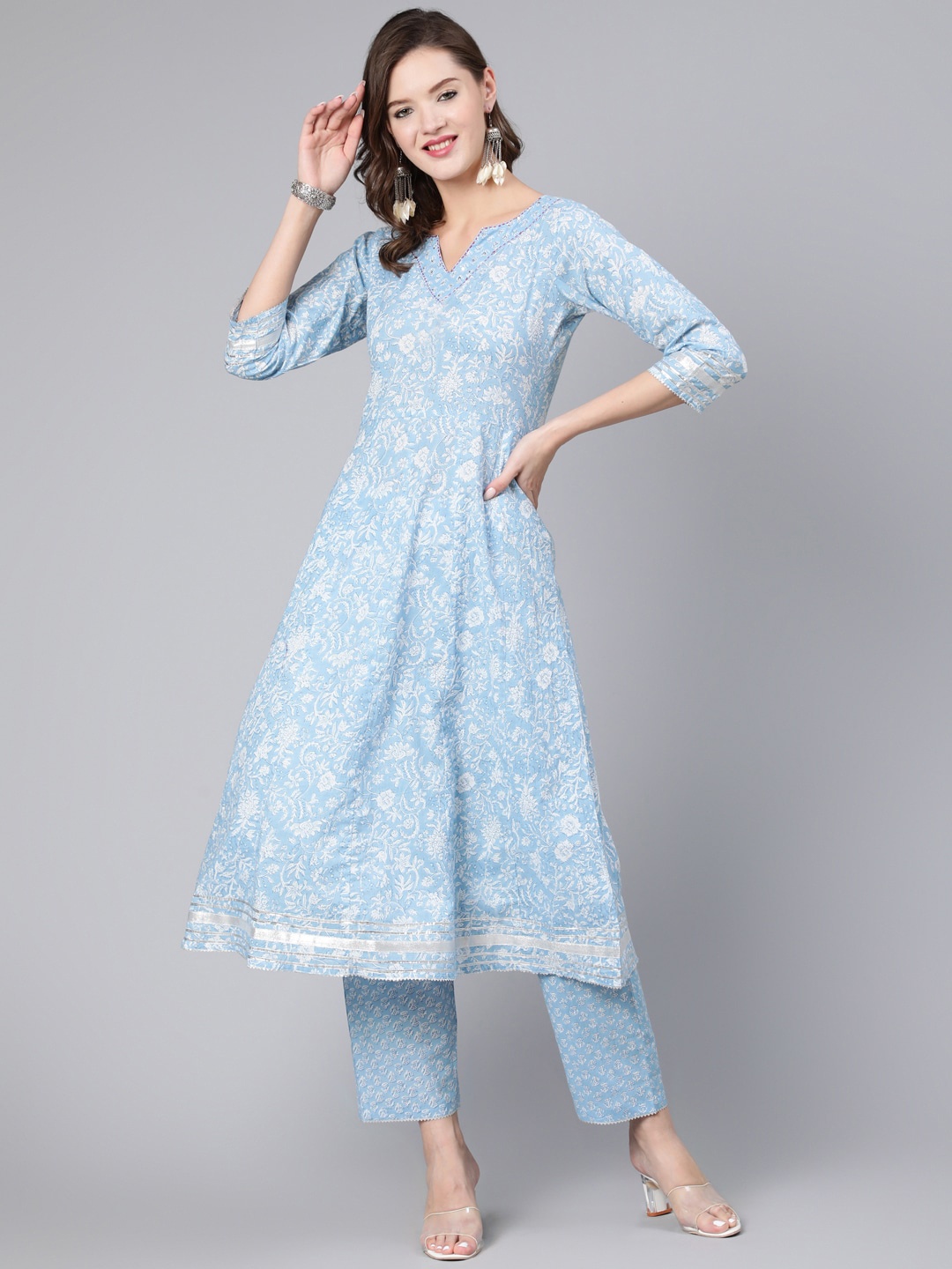 

THE NKS PLUS Women Blue Floral Printed High Slit Gotta Patti Pure Cotton Kurta Set