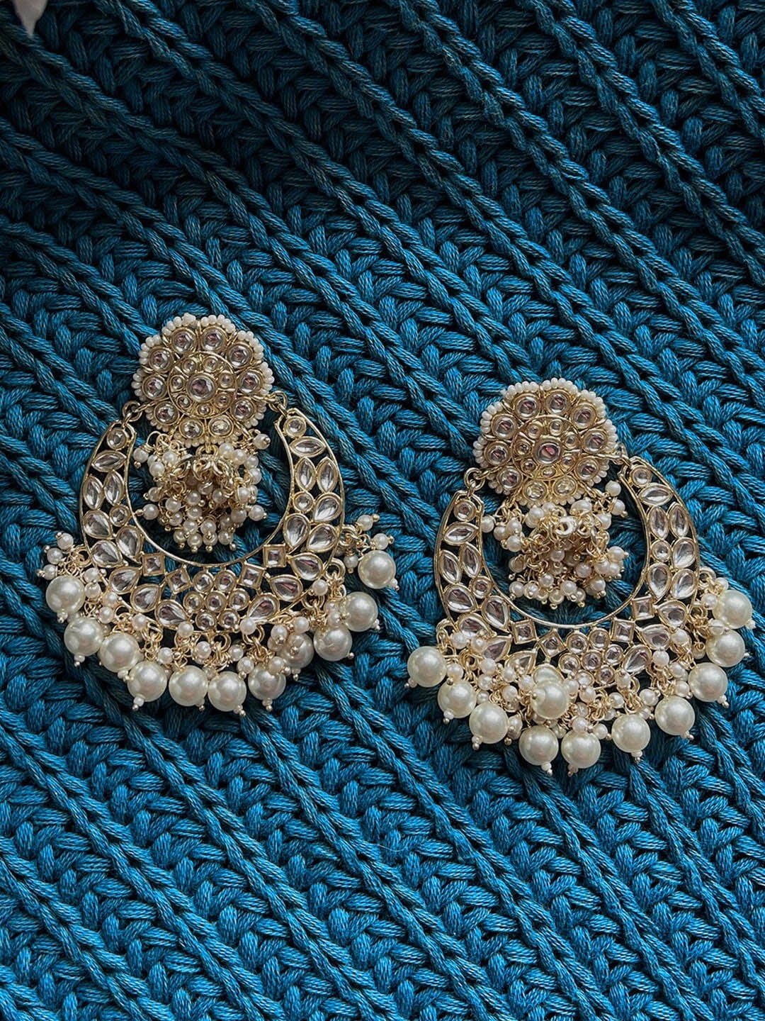 

Ishhaara White Leaf Shaped Chandbalis Earrings