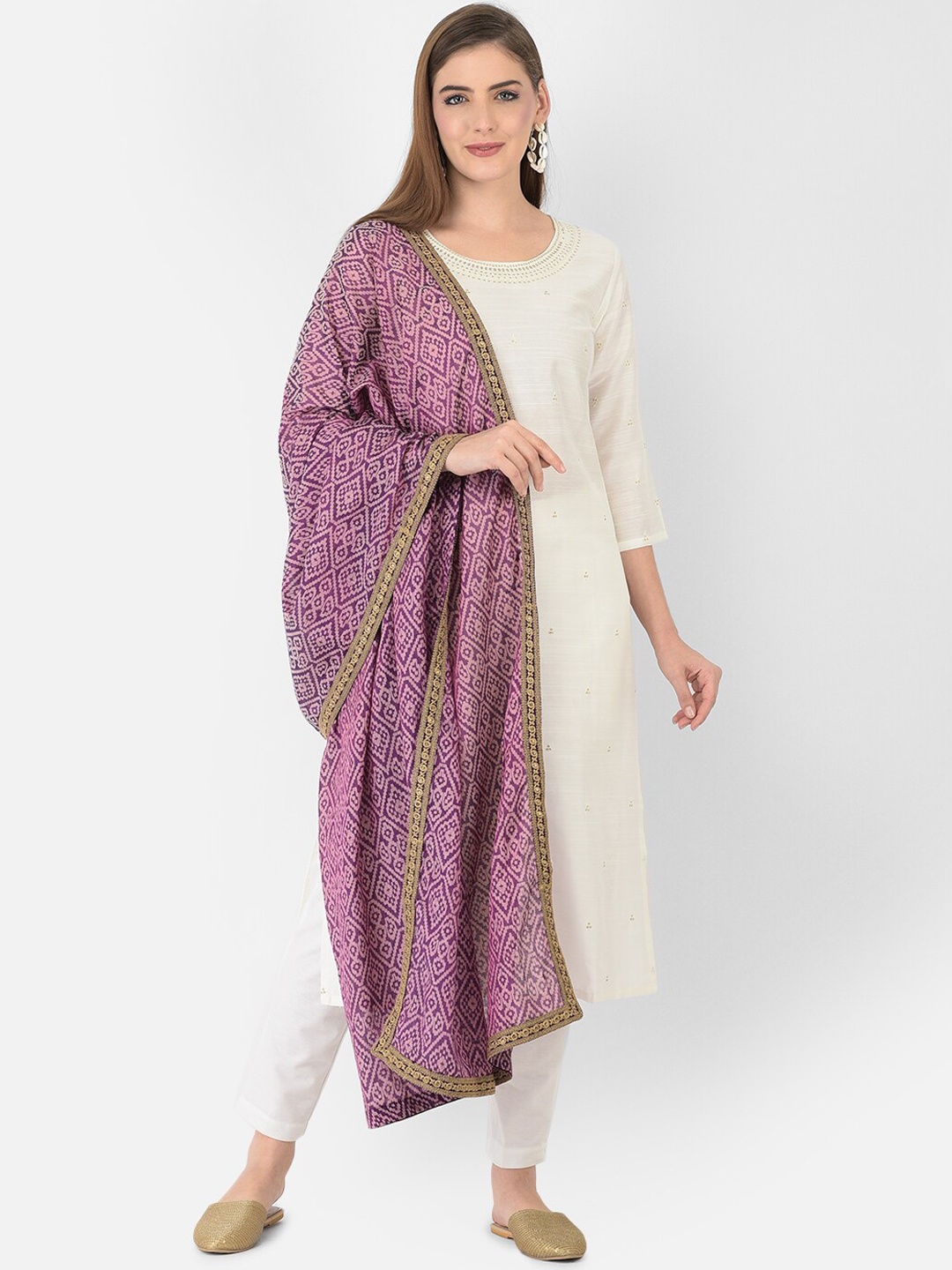 

Span Women White Embroidered Kurta