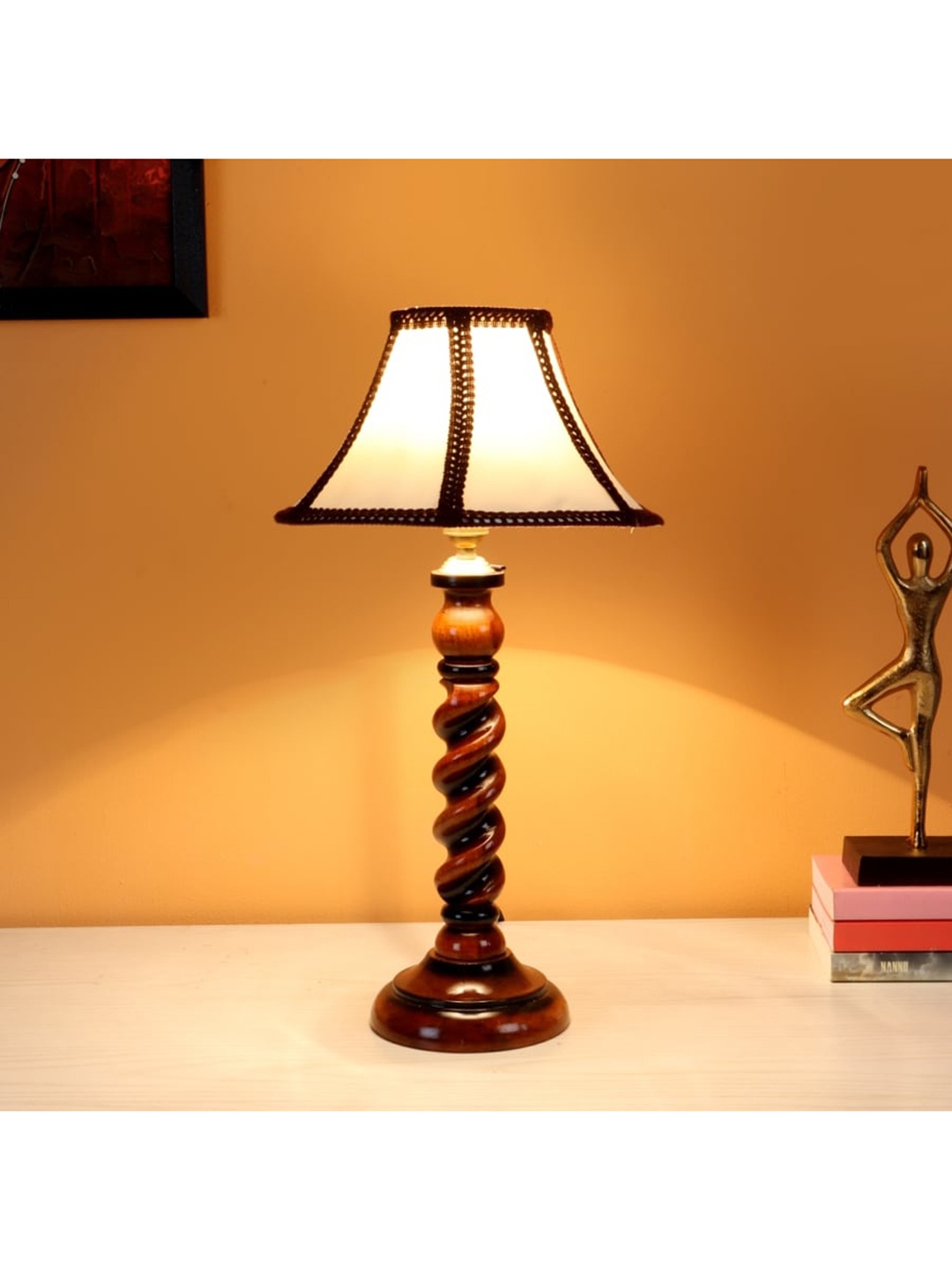 

BEVERLY STUDIO Beige & Brown Solid Shade Table Lamp