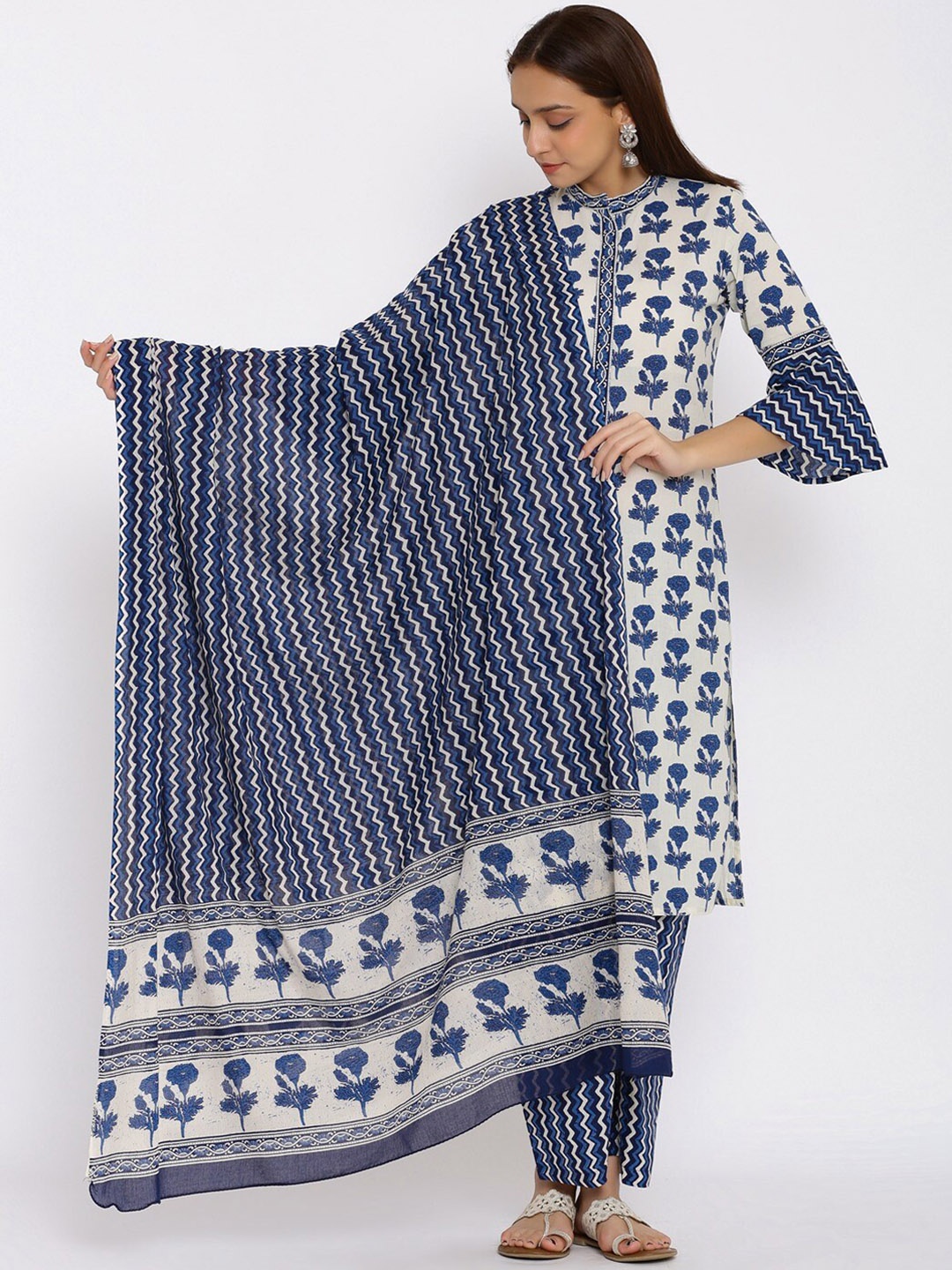 

NeshamaKurta Women White Floral Printed Pure Cotton Kurta with Palazzos