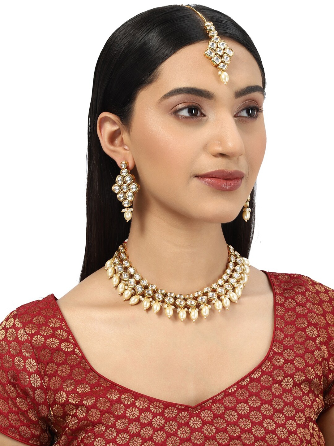 

Voylla Women Gold-Plated White Kundan Studded & Beaded Brass Jewellery Set
