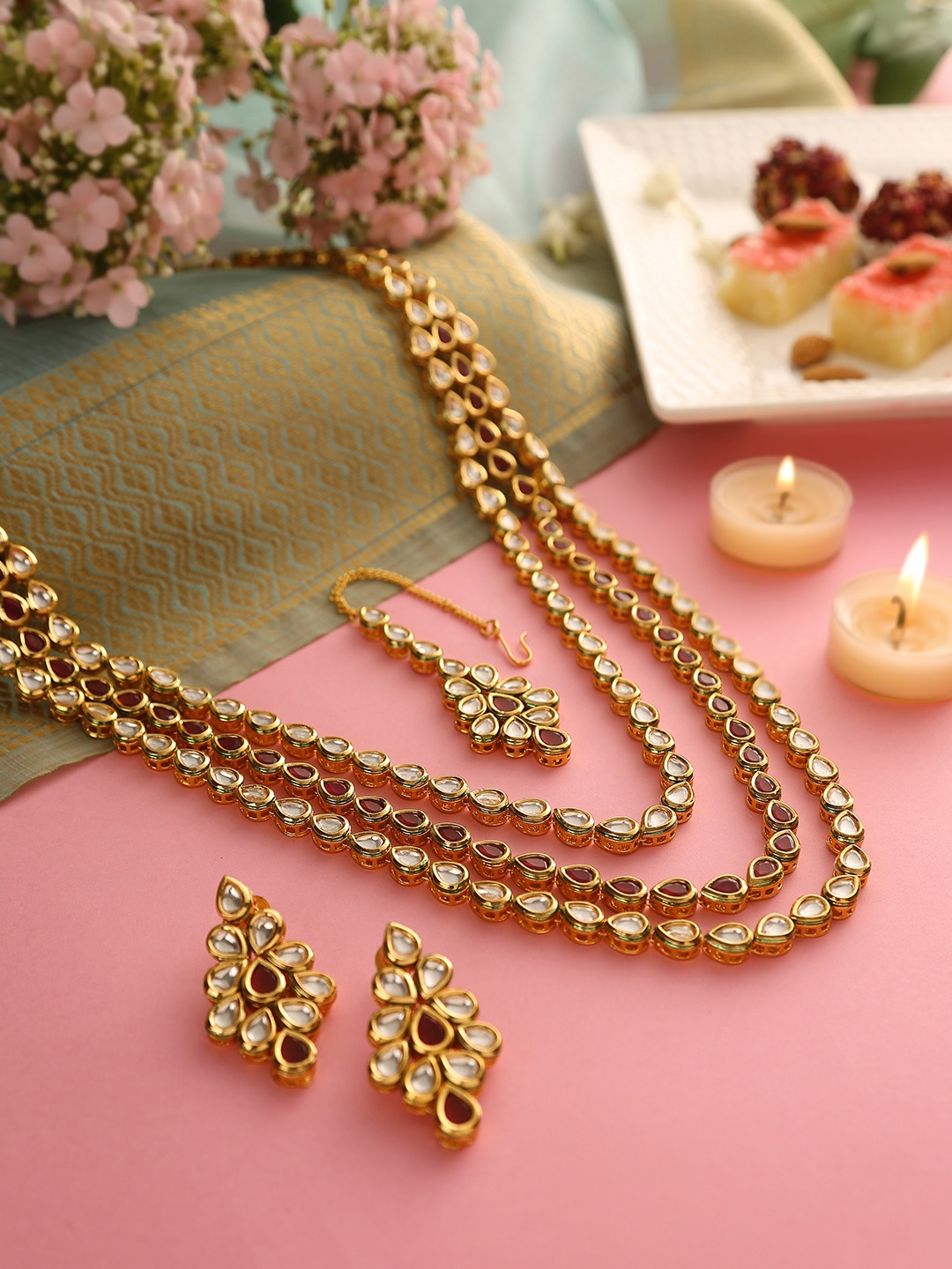 

Voylla Red Kundan Gold Plated Jewellery Set