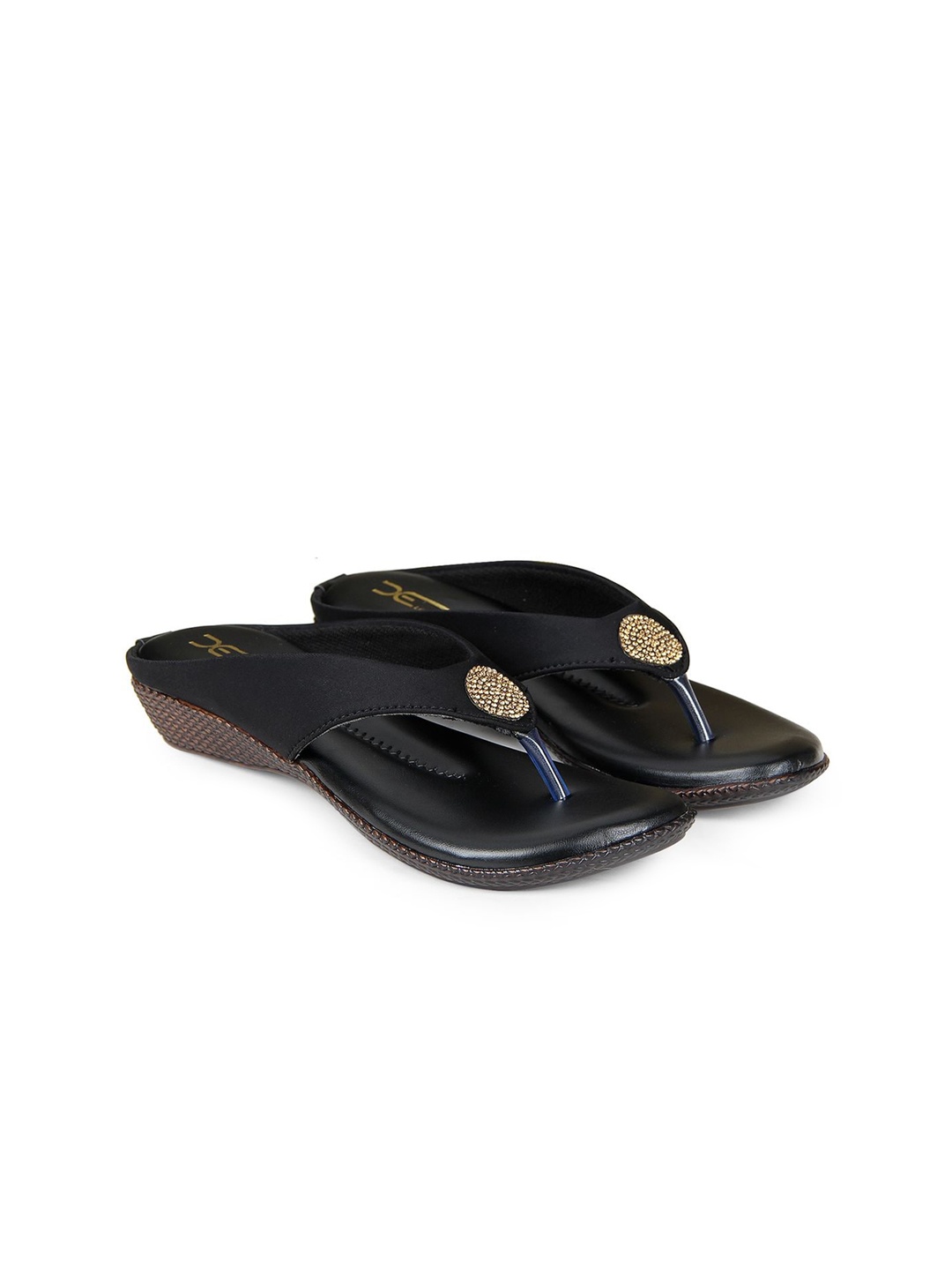 

XE Looks Women Black Flats