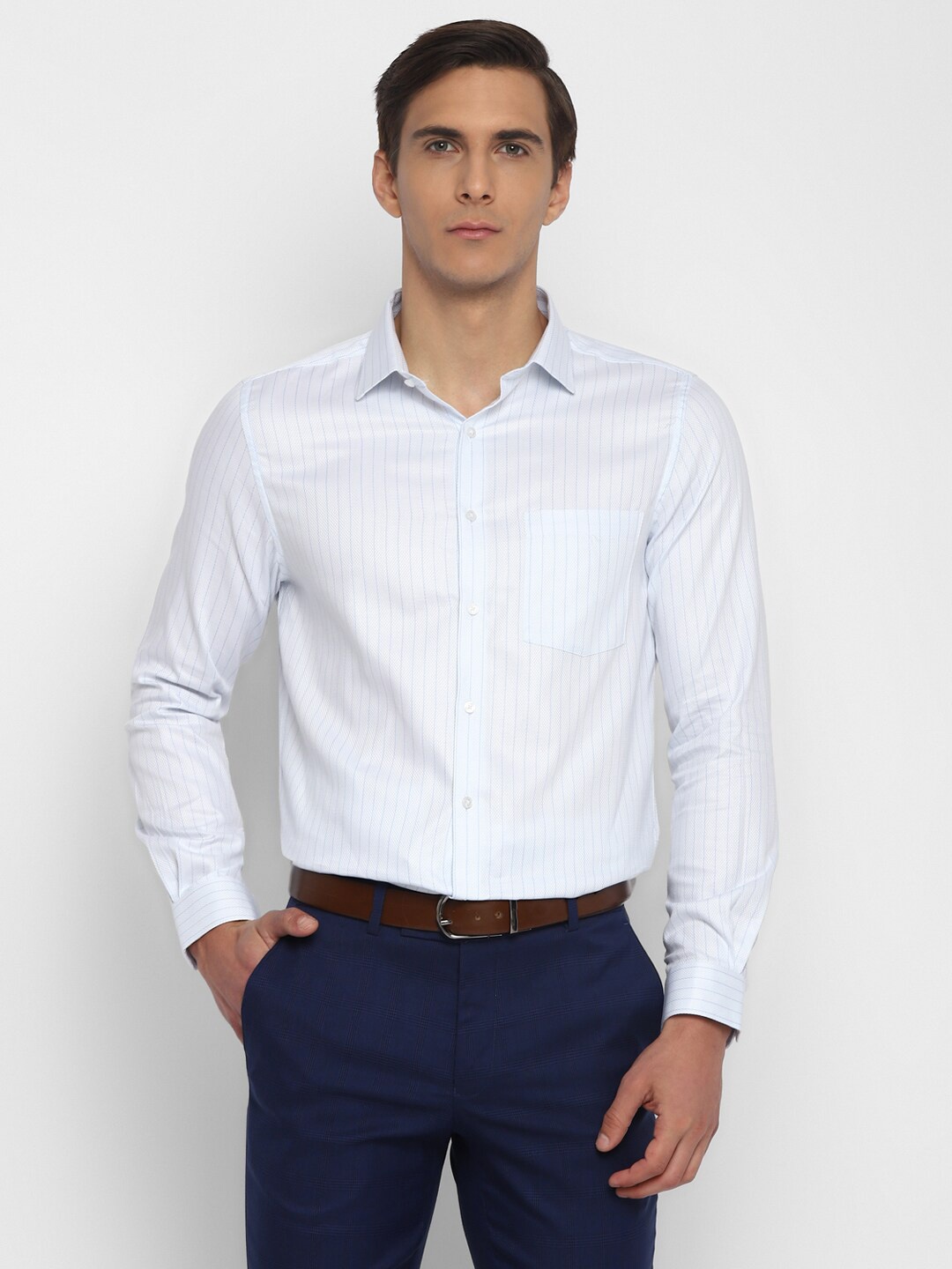 

Turtle Men Blue Slim Fit Striped Casual Shirt