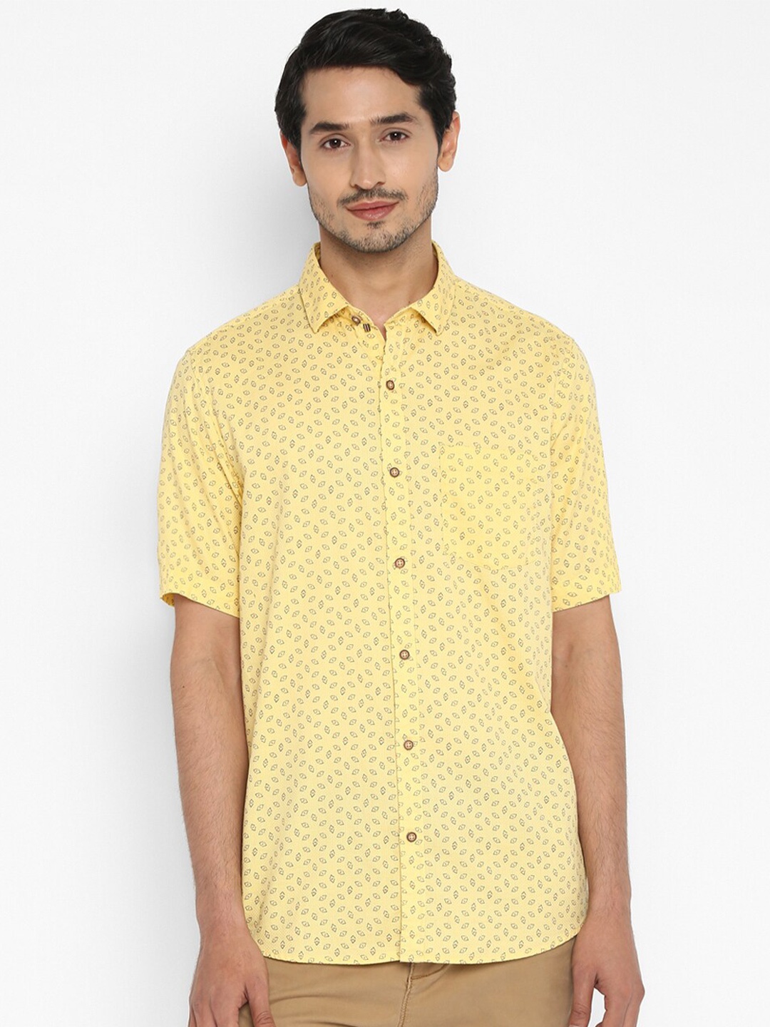 

Turtle Men Yellow Slim Fit Printed Casual Shirt