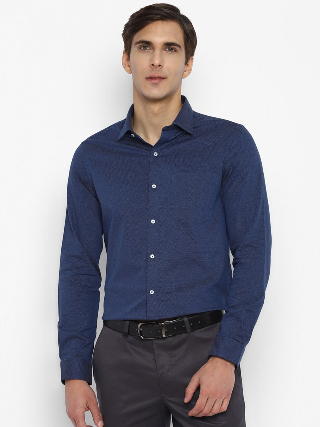 

Turtle Men Navy Blue Slim Fit Casual Shirt