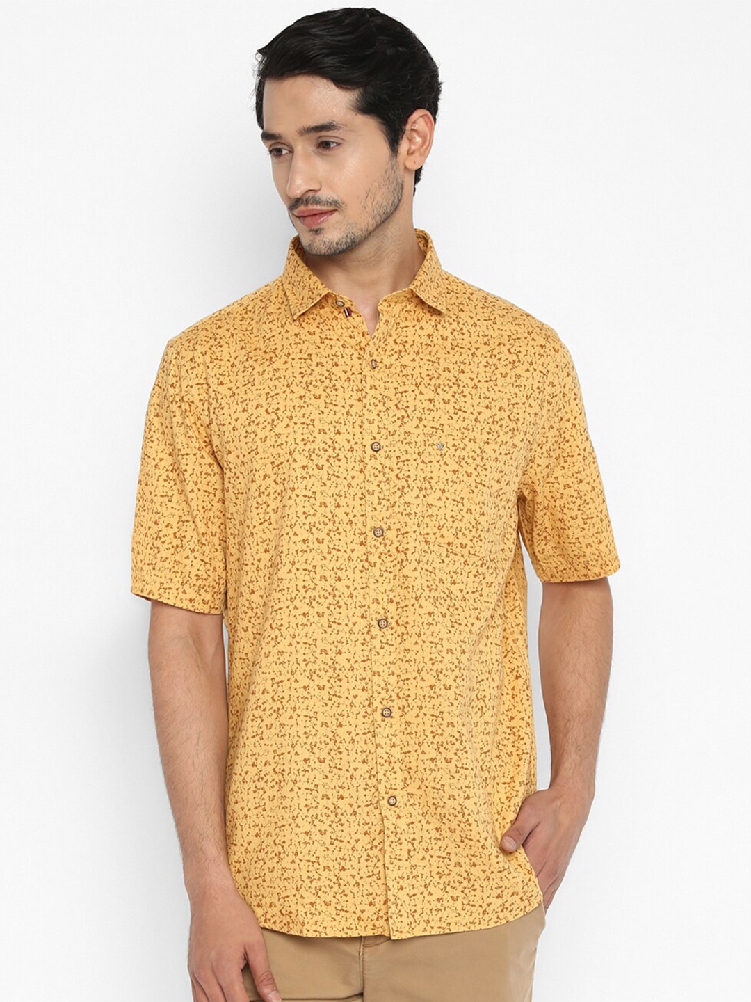 

Turtle Men Yellow Slim Fit Printed Casual Shirt