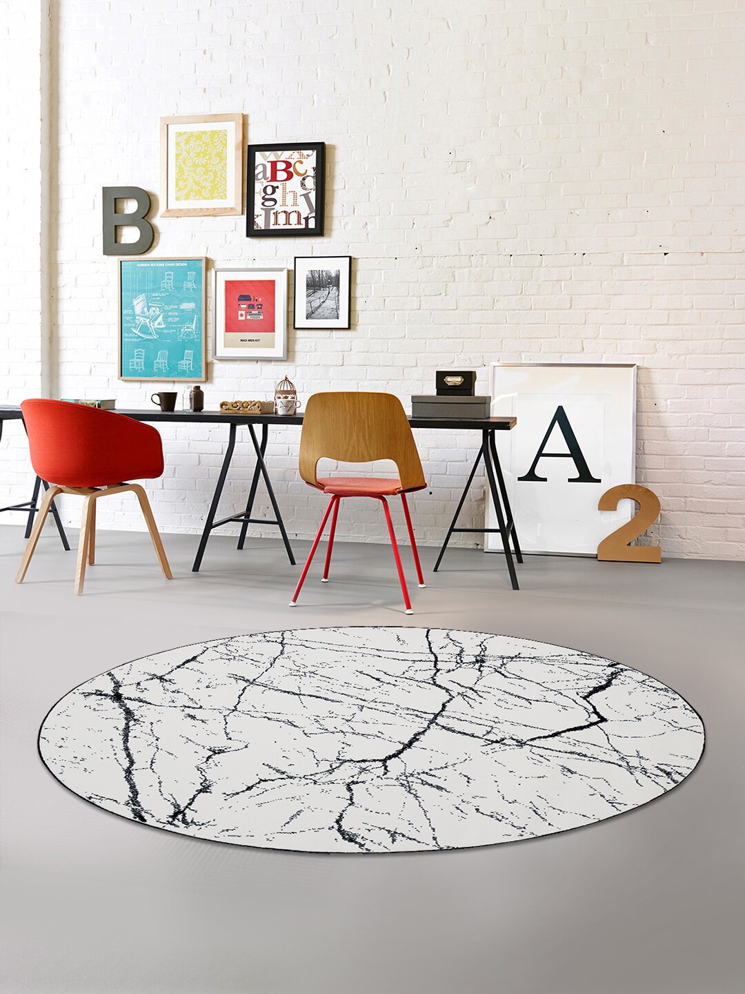 

Ddecor White Abstract Round Contemporary Carpet