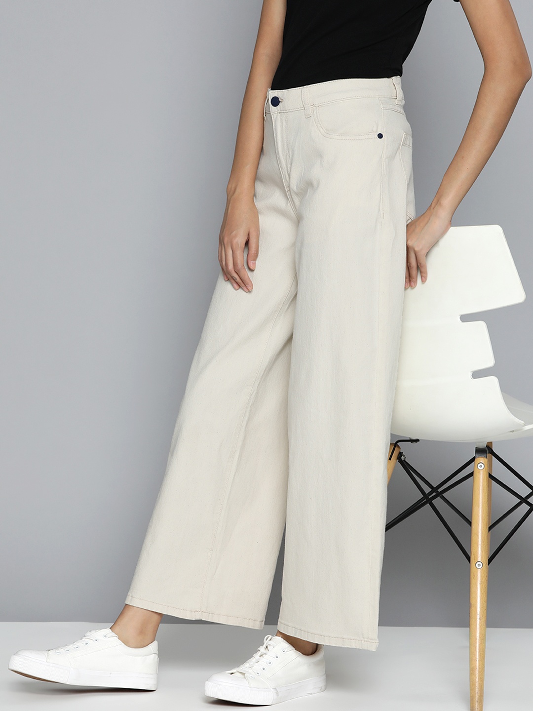 

ether Women Beige Solid Straight Fit Jeans