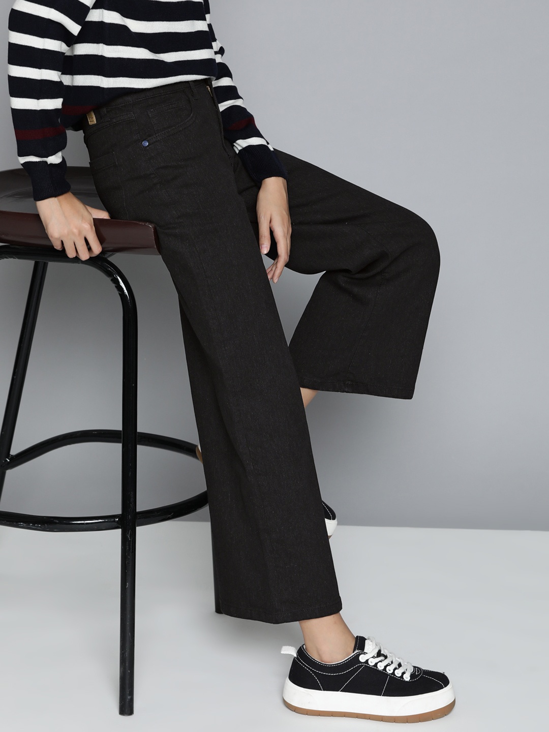 

ether Women Black Straight Fit Stretchable Jeans