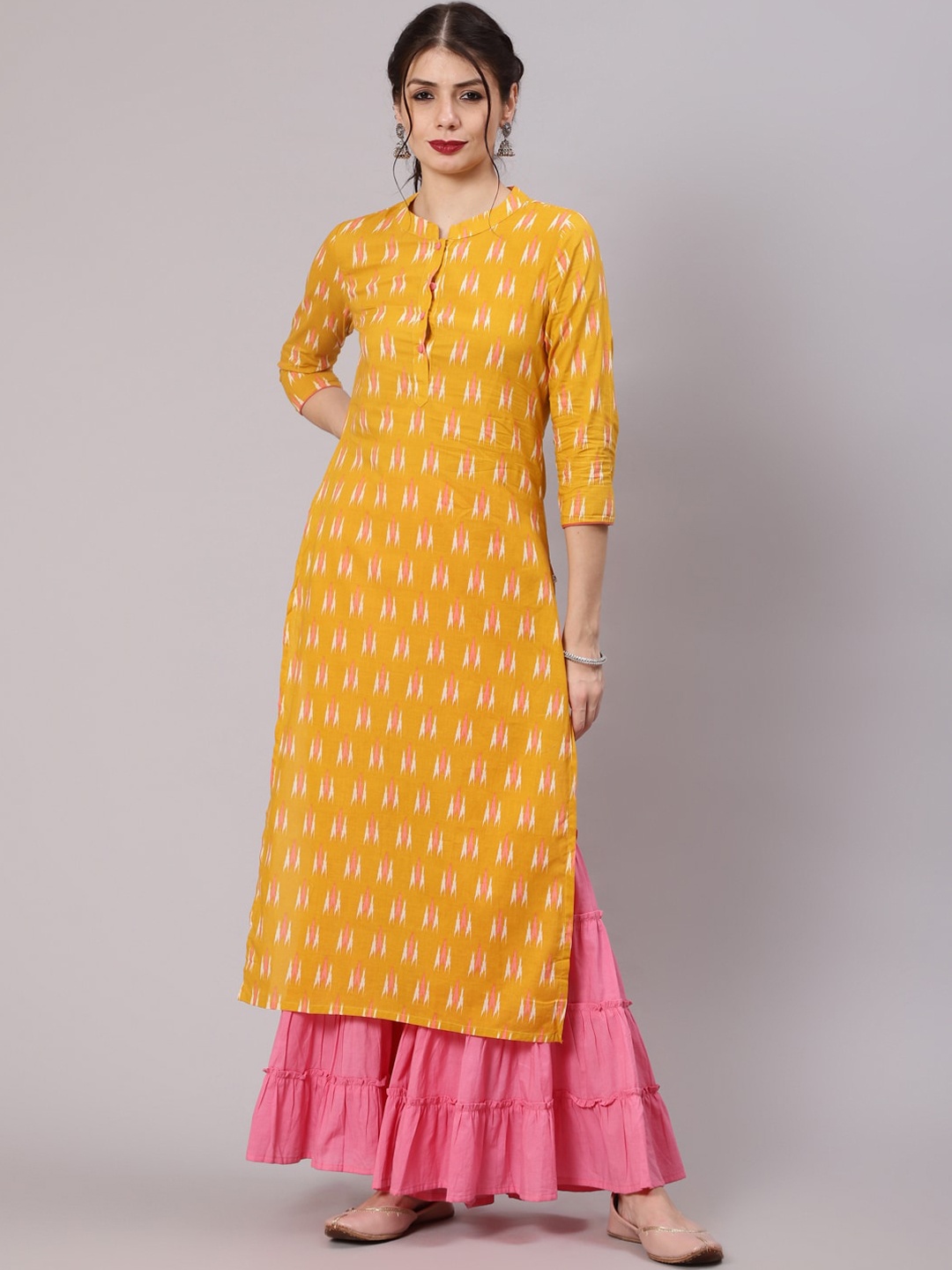 

Awadhi Women Yellow Geometric Printed Straight Kurta