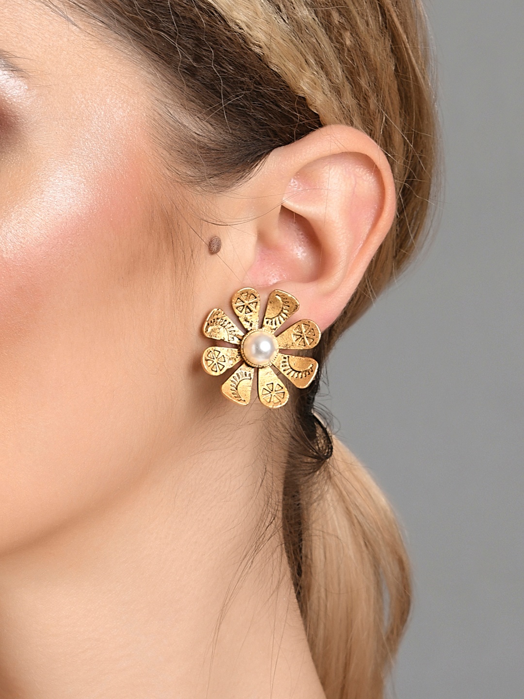 

Fida Gold-Toned Contemporary Studs Earrings