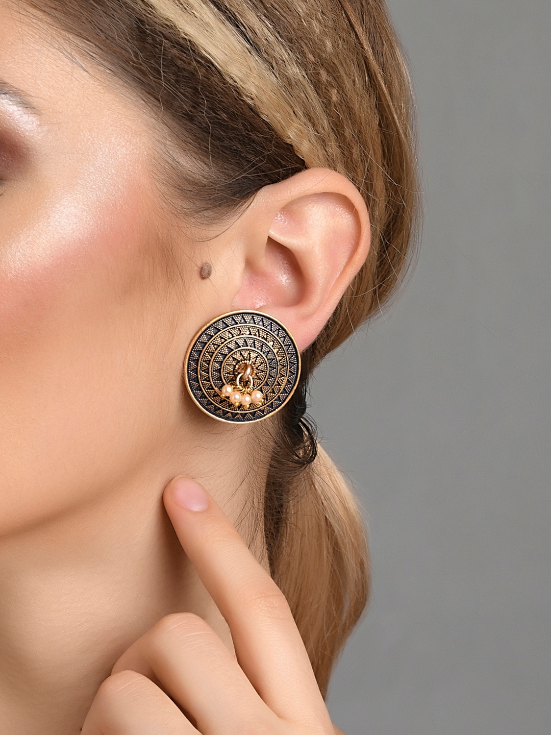 

Fida Gold-Toned Contemporary Studs Earring