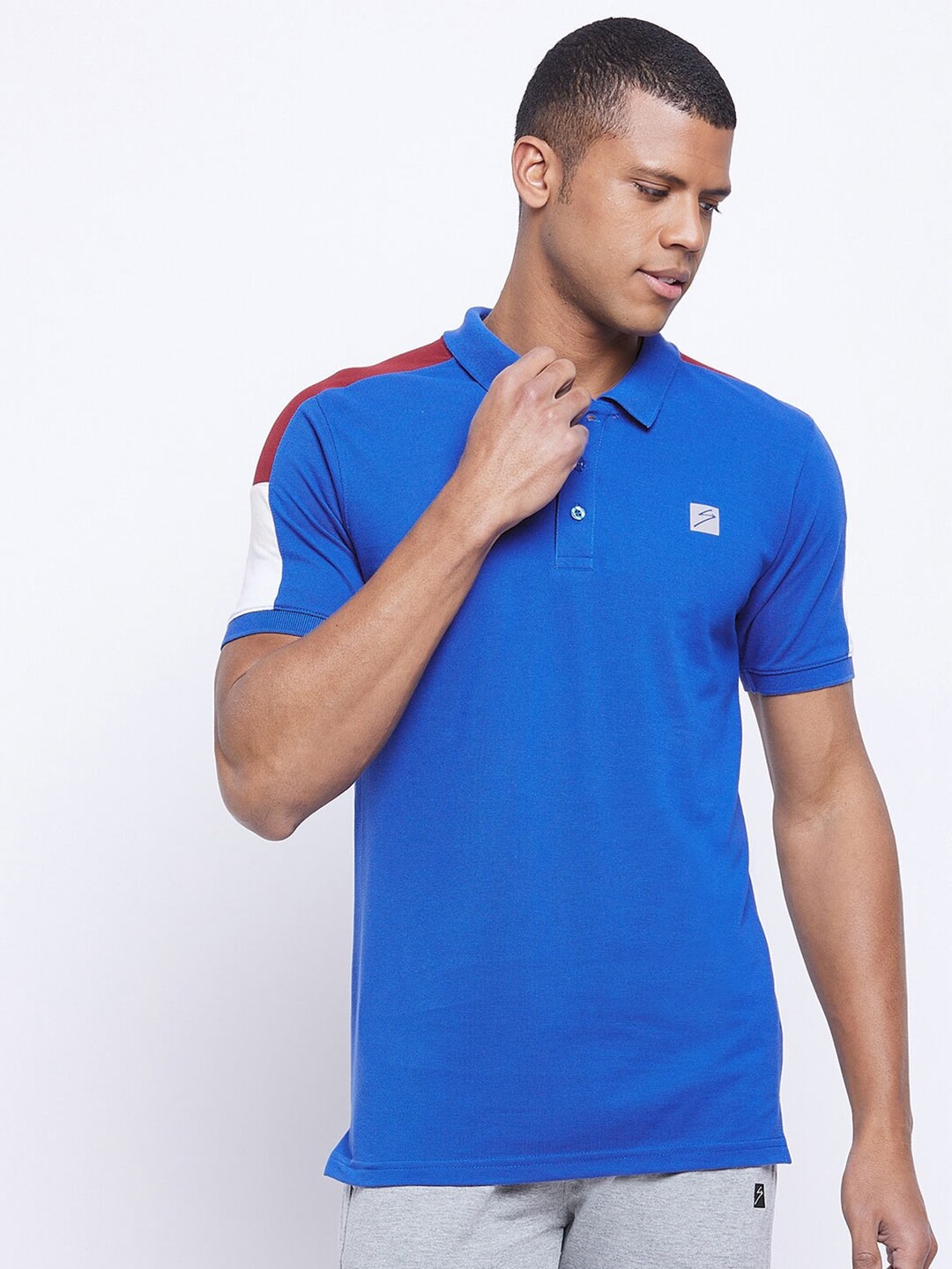 

UNPAR Men Blue & Maroon Colourblocked Polo Collar T-shirt