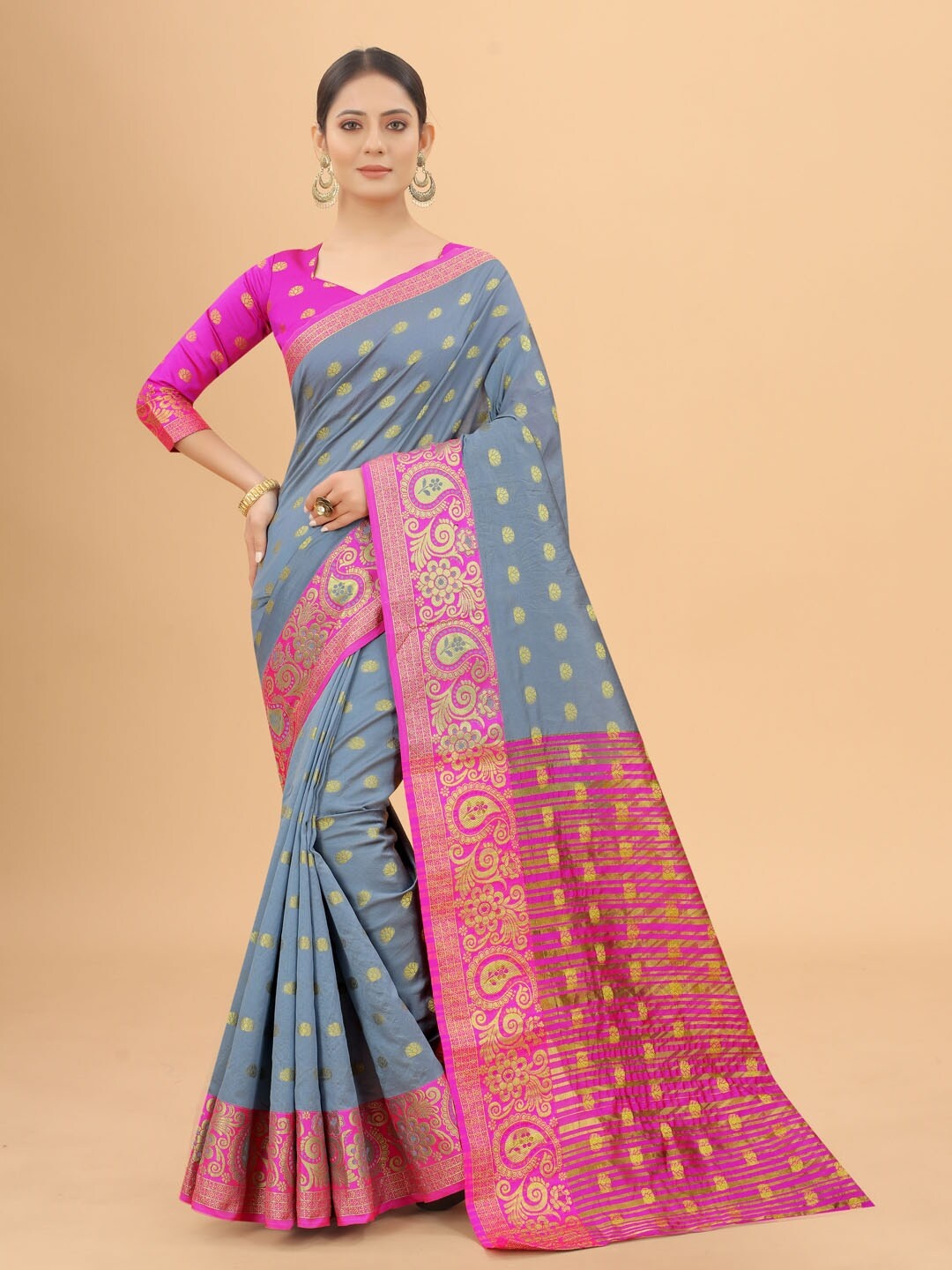 

INDI AVTAAR Grey & Fuchsia Woven Design Zari Silk Cotton Banarasi Saree