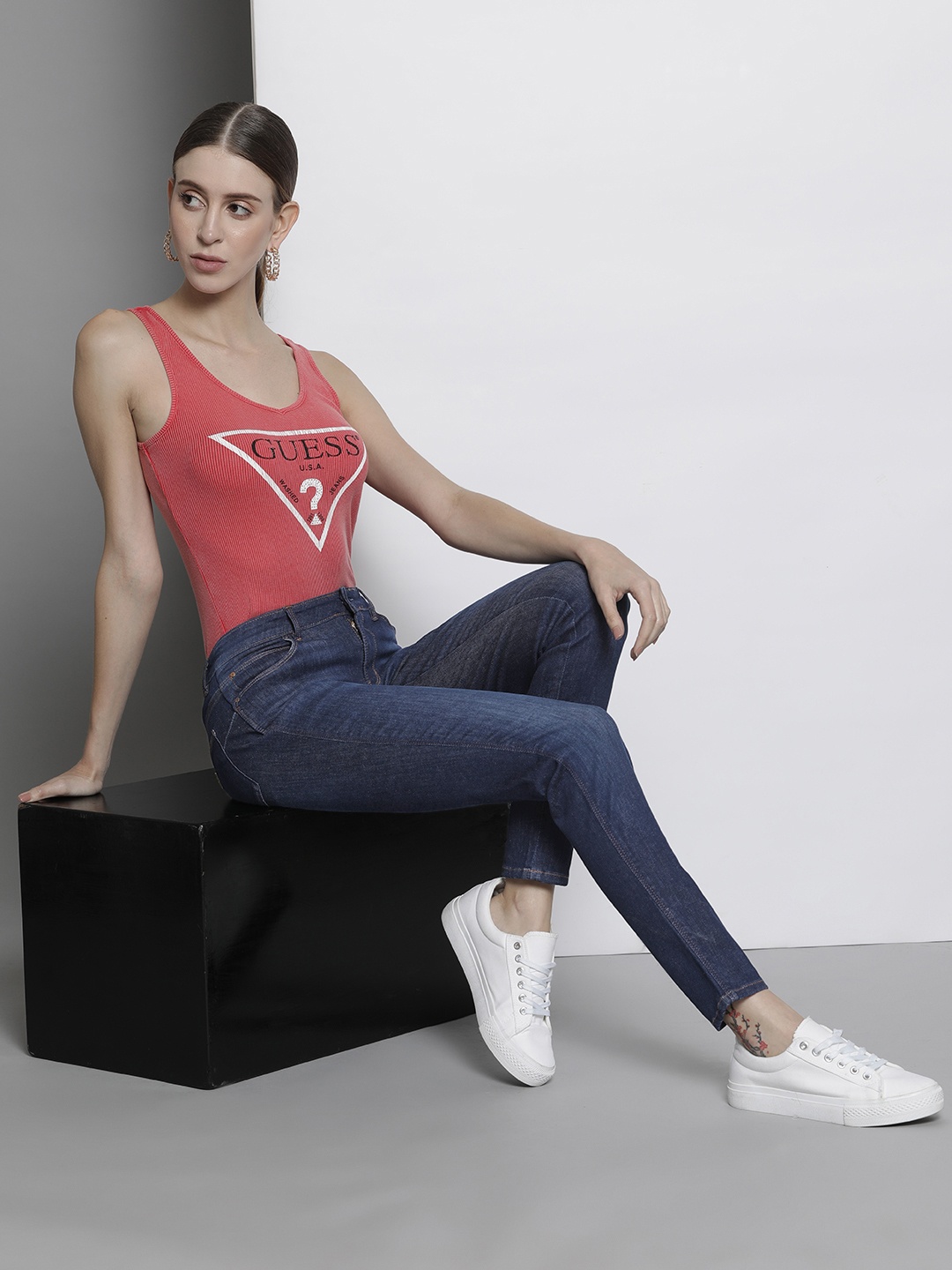 

GUESS Women Navy Blue Light Fade Stretchable Jeans