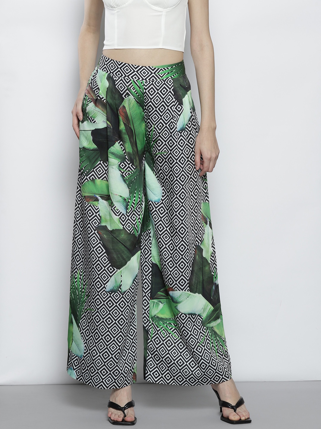 

GUESS Women Black & Green Tropical Print High-Rise Pleated Trousers